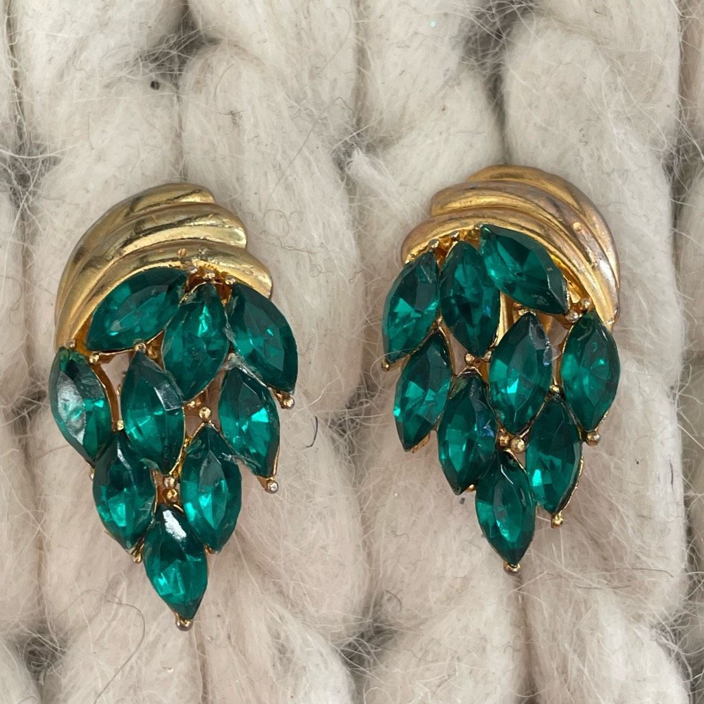 Vintage Vintage Unsigned Green Rhinestone Gold Tone Large Clip On Ea Size ONE SIZE - 2 Thumbnail