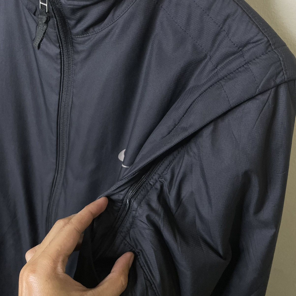 Nike × Vintage Vintage Y2K Nike Golf Removable Sleeve Light Jacket Size US L / EU 52-54 / 3 - 6 Thumbnail