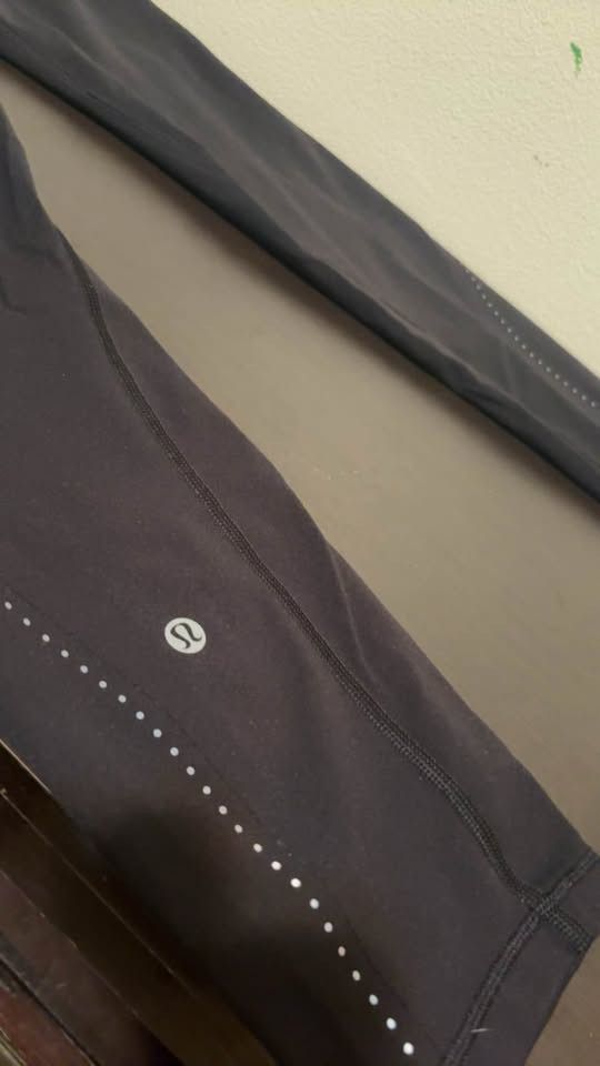 Lululemon Lululemon Women’s Leggings Reflective Dots Size 28" / US 6 / IT 42 - 2 Thumbnail