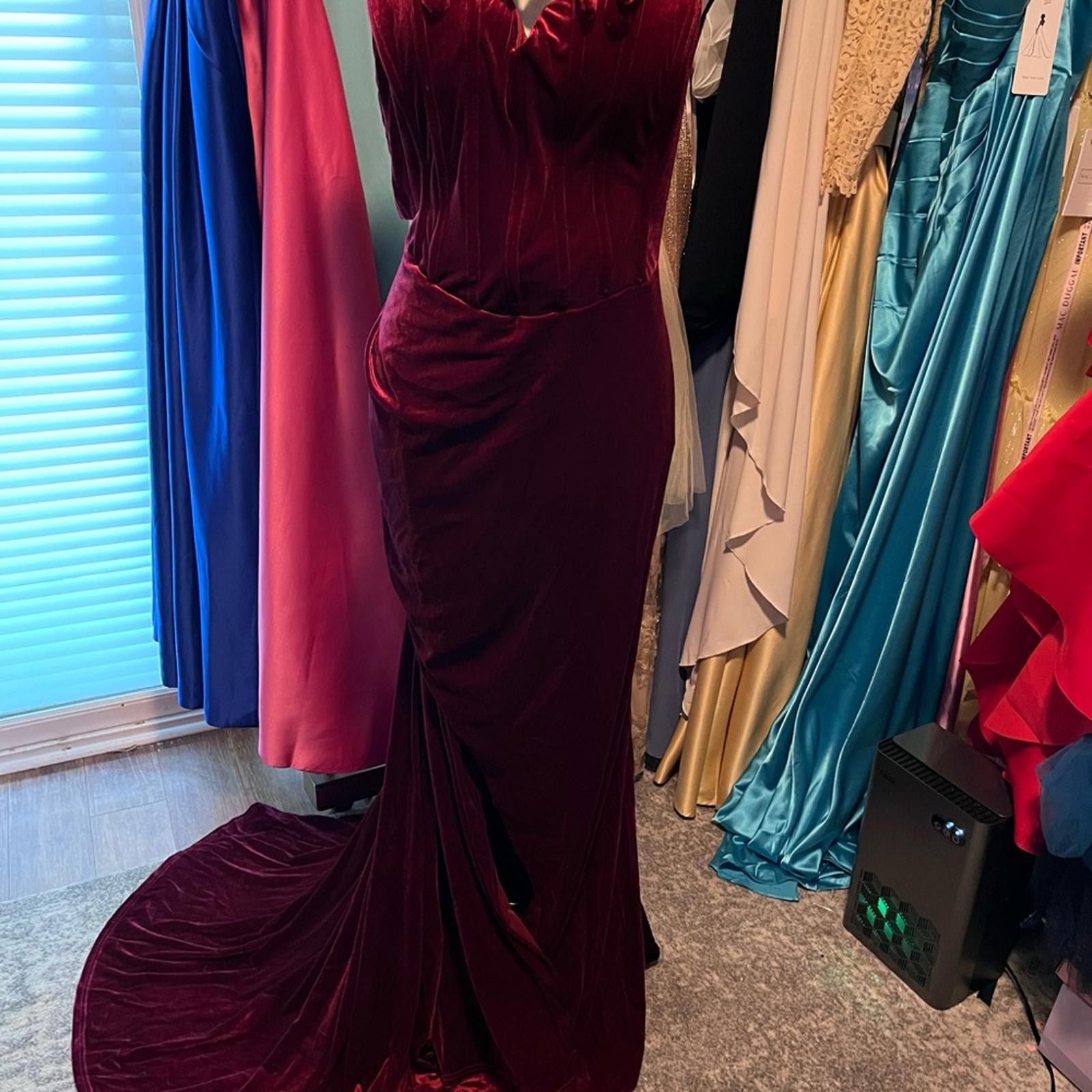 Other Luxurious Velvet Maxi Dress in Rich Burgandy matching gloves Size 4XL / US 24-26 - 1 Thumbnail