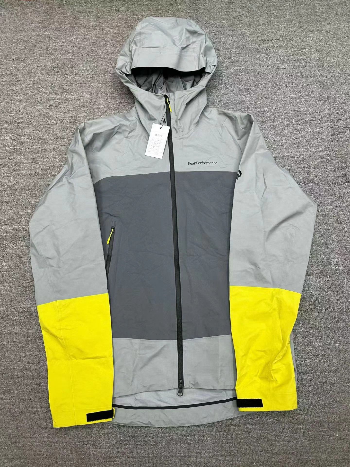 Peak Performance Peak Performance Color-Blocked Tech L WornOnce Size US L / EU 52-54 / 3 - 1 Thumbnail