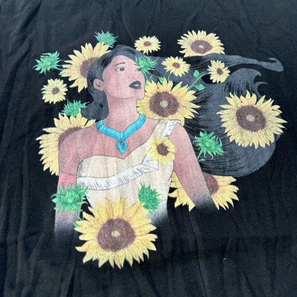 Disney NEW WOMEN’S DISNEY POCAHONTAS FLORAL PRINCESS BLACK TEE XL Size US XL / EU 56 / 4 - 2 Thumbnail
