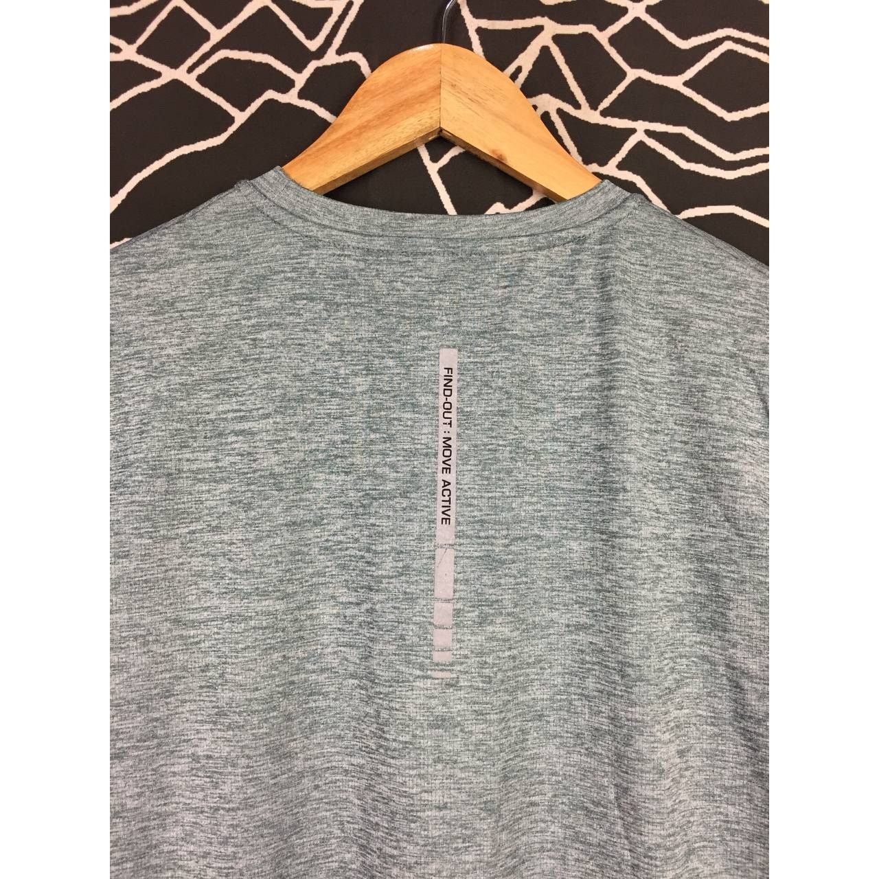 Japanese Brand × Vintage Find-Out Small Logo Move Active Athleticwear Tee Size US L / EU 52-54 / 3 - 6 Thumbnail