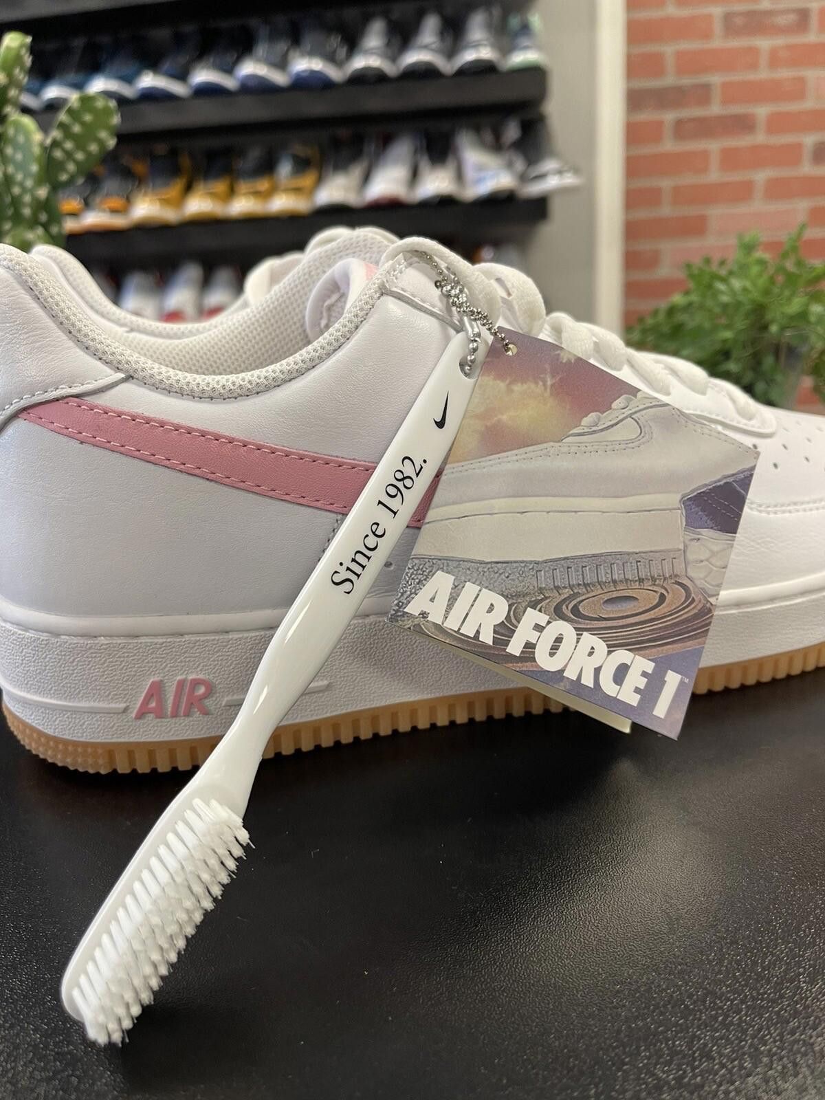 Nike Size 11 - Nike Air Force 1 Low Retro Valentines Day White Size US 11 / EU 44 - 4 Thumbnail