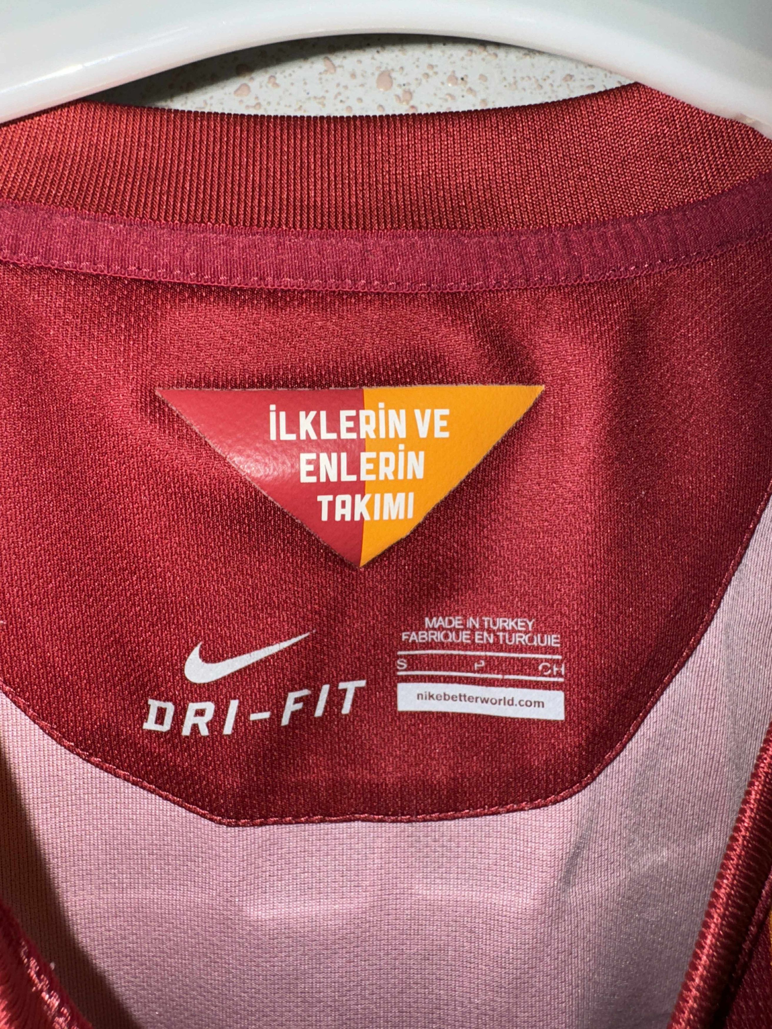 Nike Galatasaray 2014/15 Home Shirt - Sneijder #10 Size US S / EU 44-46 / 1 - 5 Thumbnail