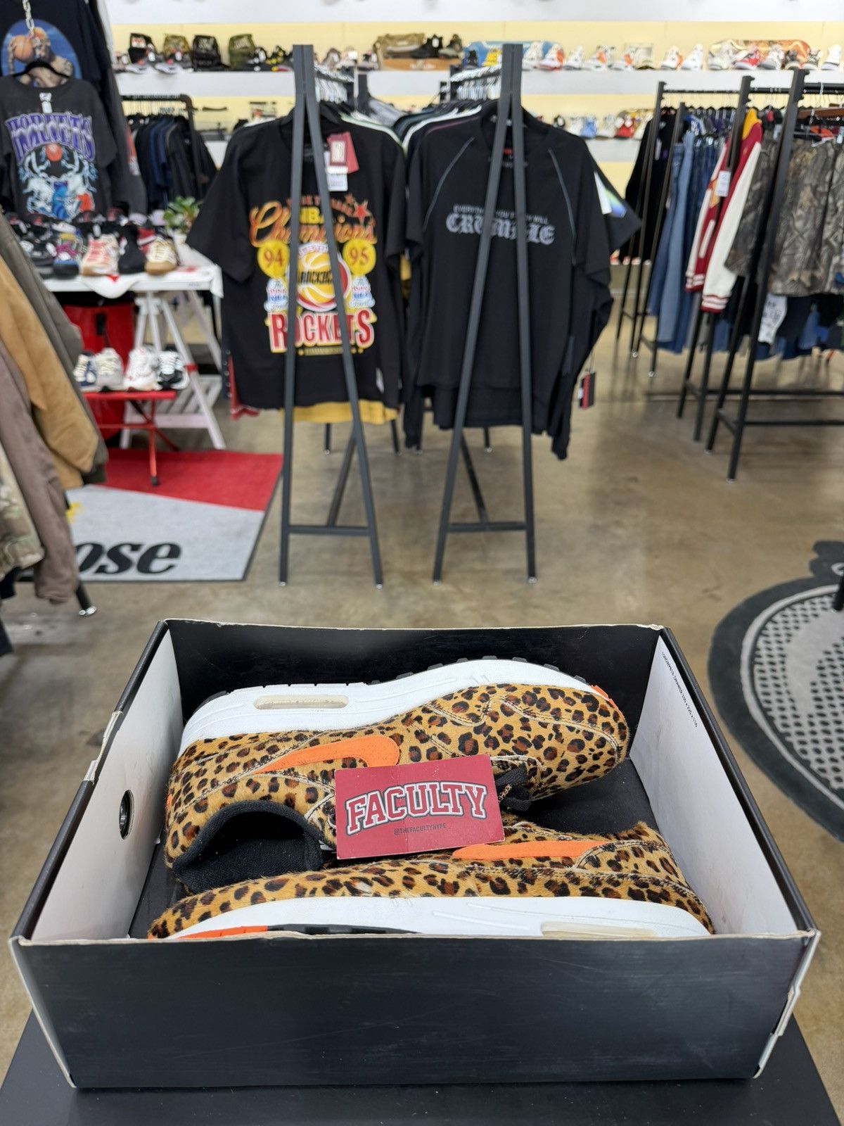 Nike Nike Air Max 1 Atmos Animal 3.0 Leopard Size 9 (2019) Size US 9 / EU 42 - 11 Thumbnail