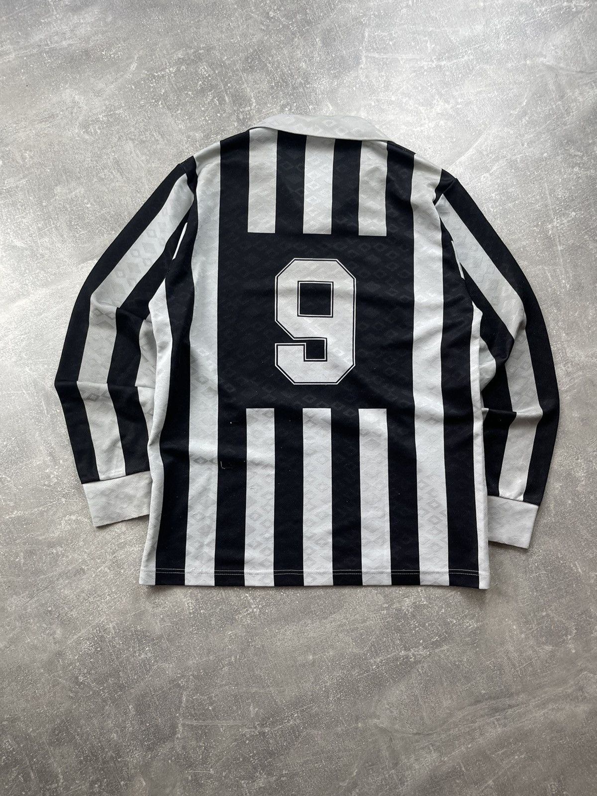 Vintage Vintage Juventus UPIM Long Sleeve Jersey 80s/90s Style Size US M / EU 48-50 / 2 - 10 Thumbnail