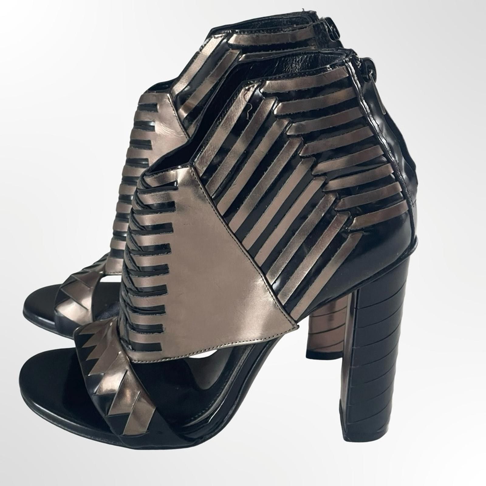 Other Robert Clergerie Black and Gold Heels in size 6 Size US 6 / IT 36 - 2 Thumbnail