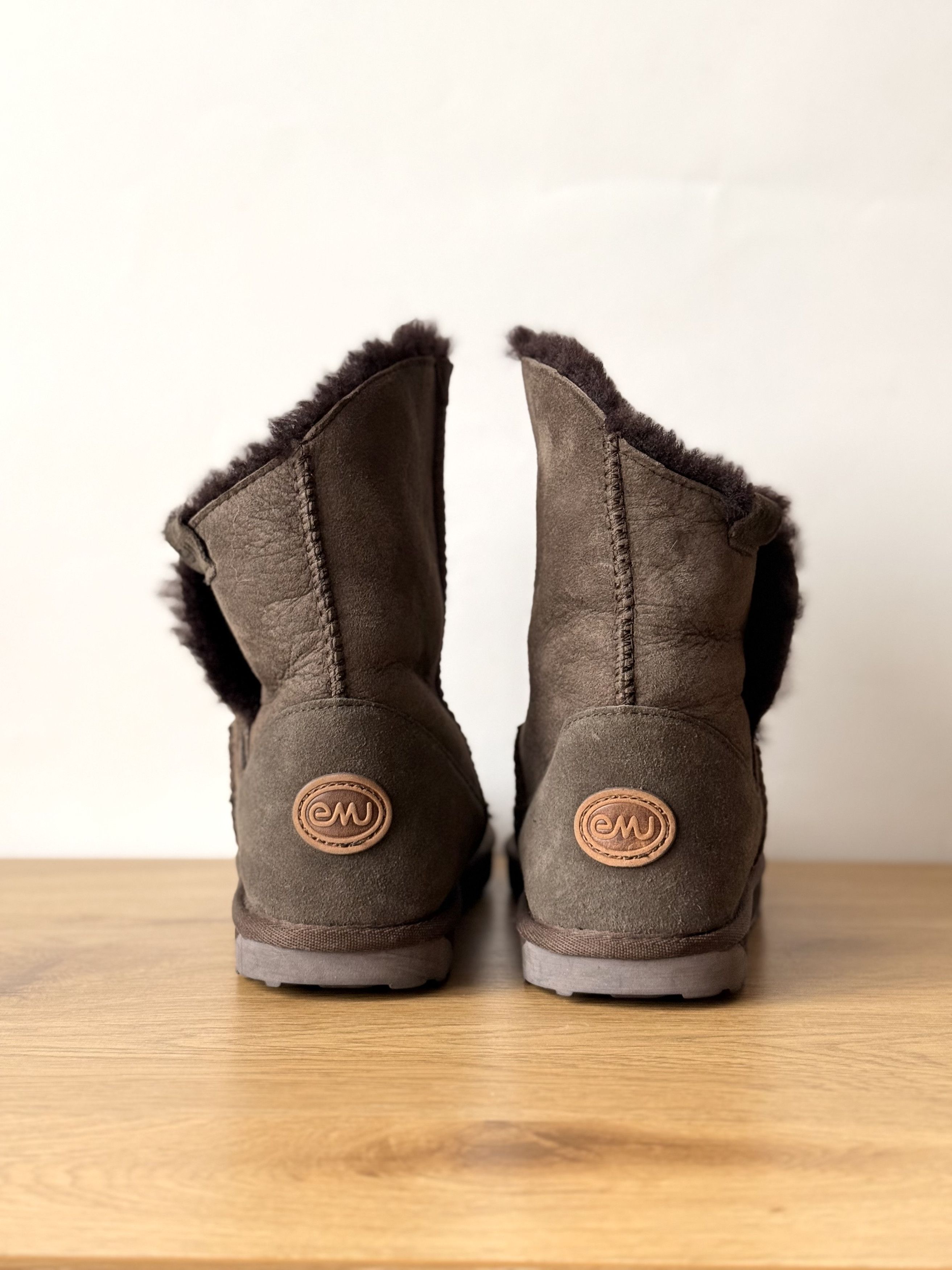 Ugg EMU Australia Real Fur Sheepskin Winter Boots (39) Size US 9 / IT 39 - 4 Thumbnail