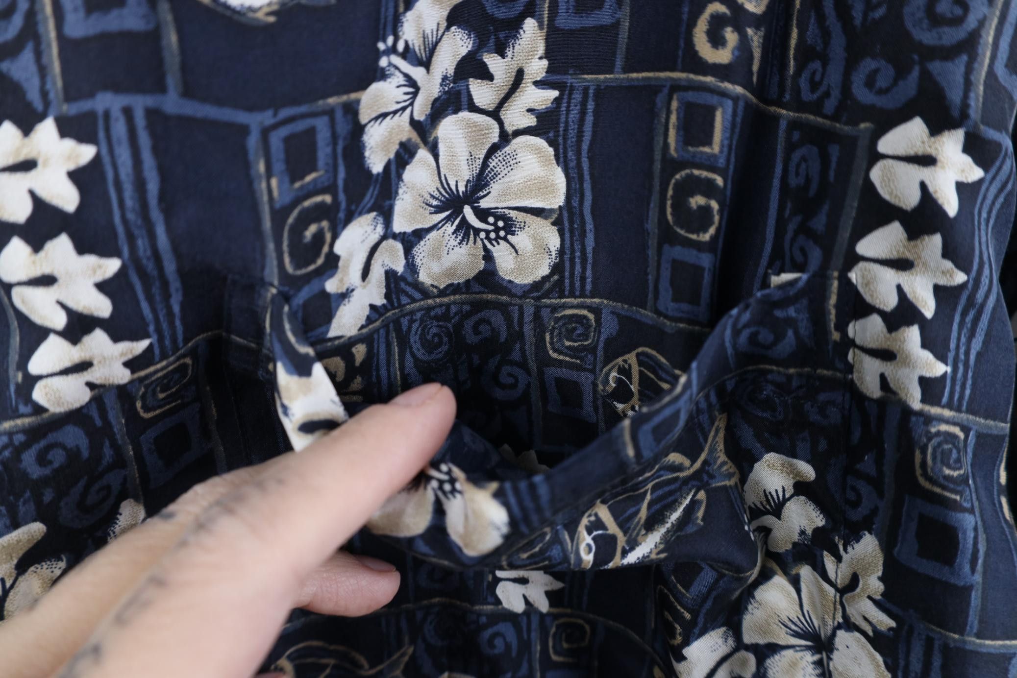 Vintage Vintage 90s Streetwear Fish Luau Hawaiian Button Shirt Size US M / EU 48-50 / 2 - 4 Thumbnail