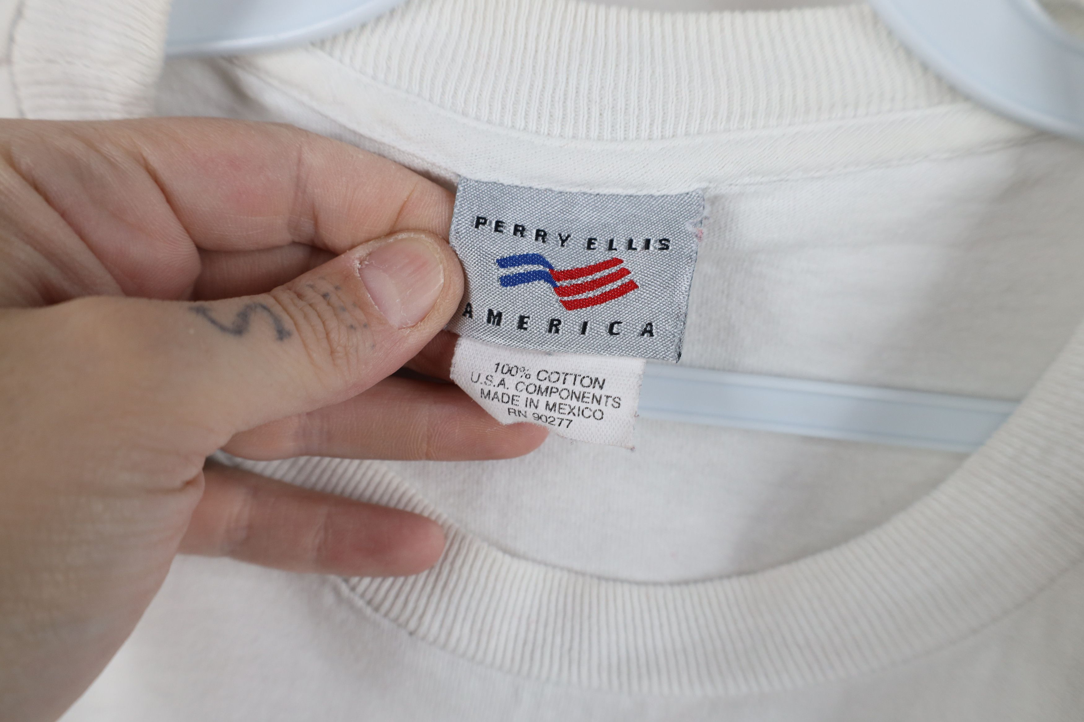 Vintage Vintage 90s Perry Ellis Flag Baggy Fit T-Shirt White Cotton Size US L / EU 52-54 / 3 - 6 Thumbnail