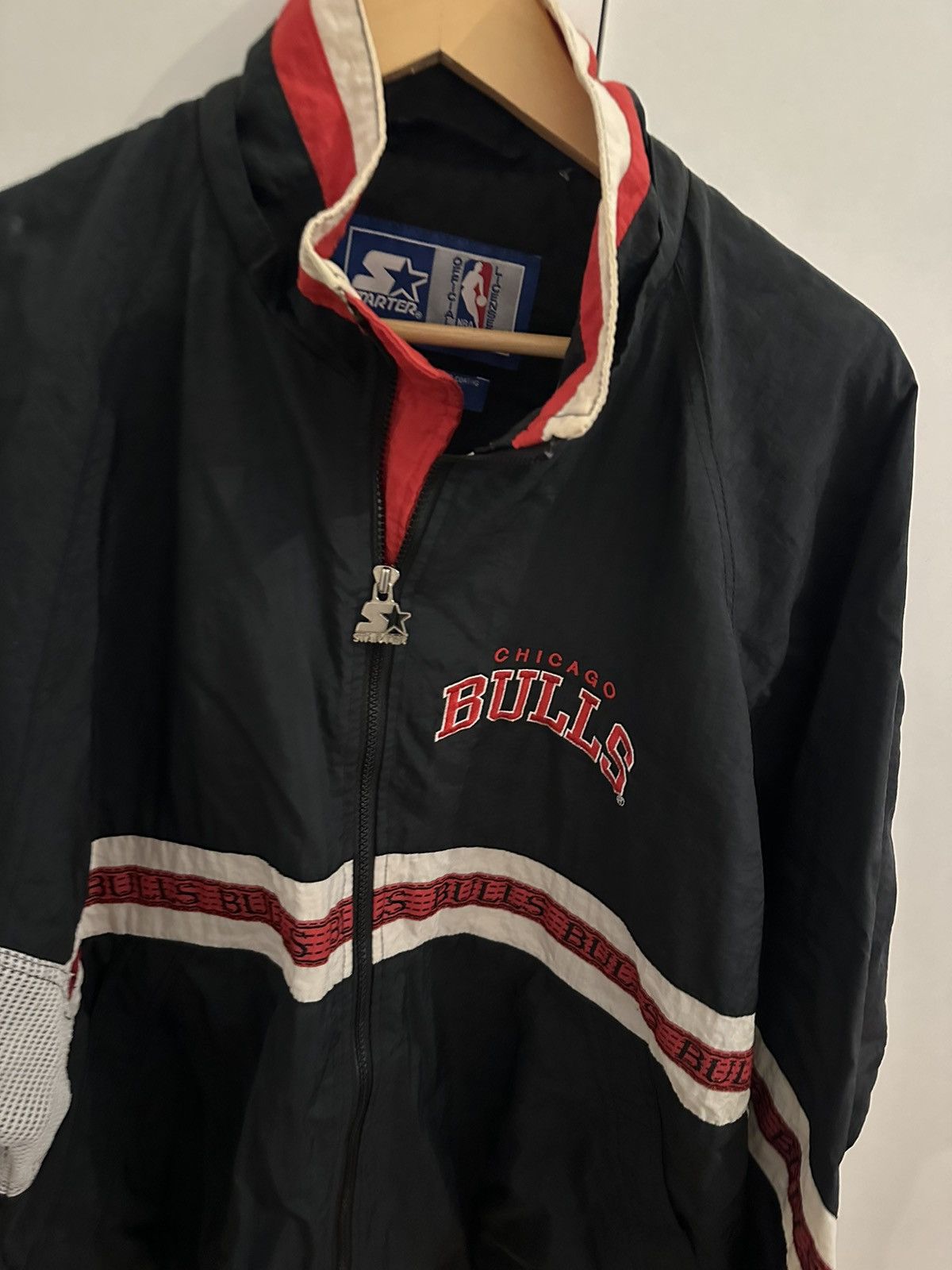 Starter Starter Jacket Chicago Bulls Size XL NBA Vintage Starter Size US XL / EU 56 / 4 - 4 Thumbnail