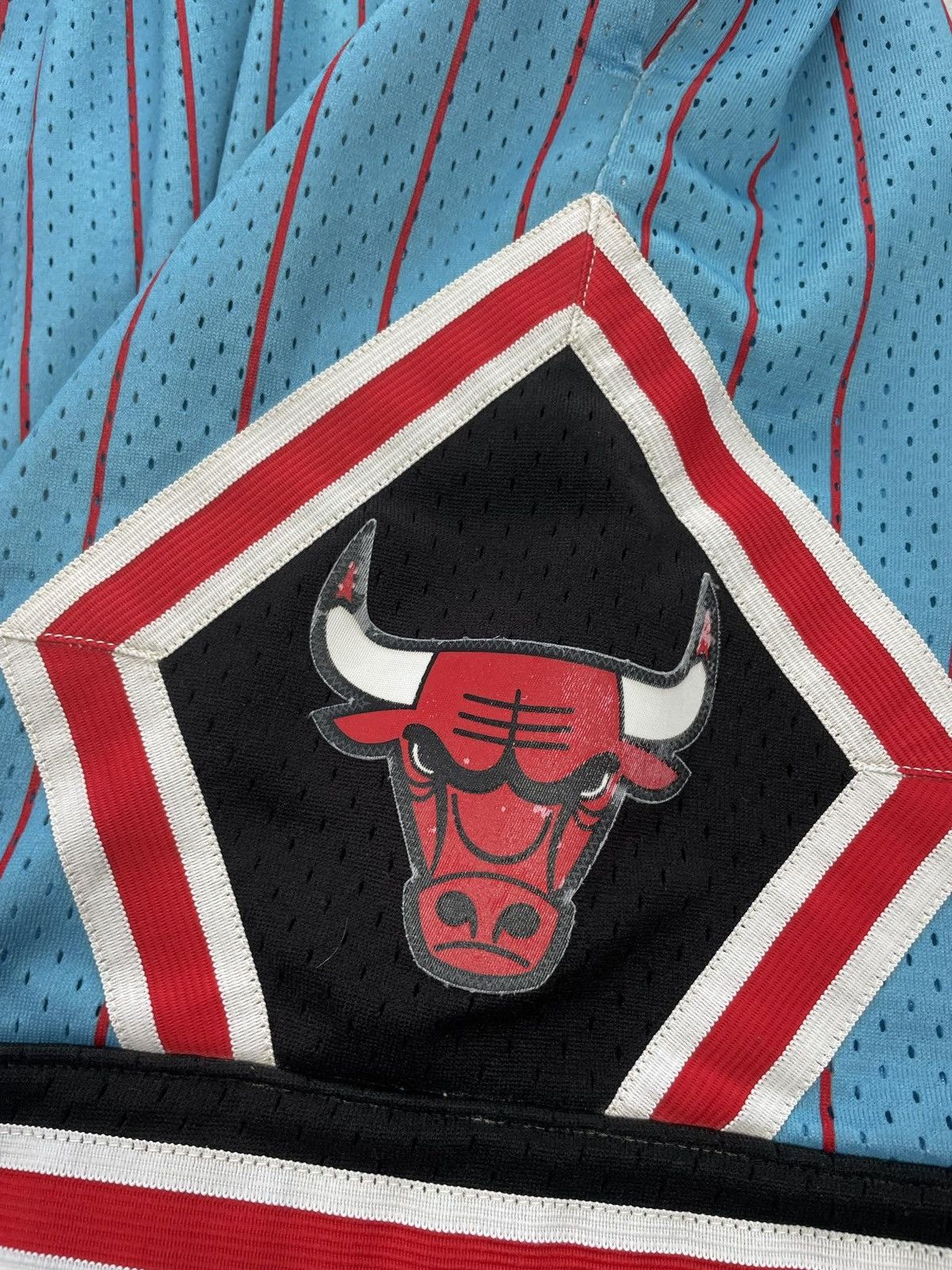 Mitchell & Ness × NBA Chicago Bulls Shorts Mitchell & Ness NBA Vintage Size US 36 / EU 52 - 8 Thumbnail