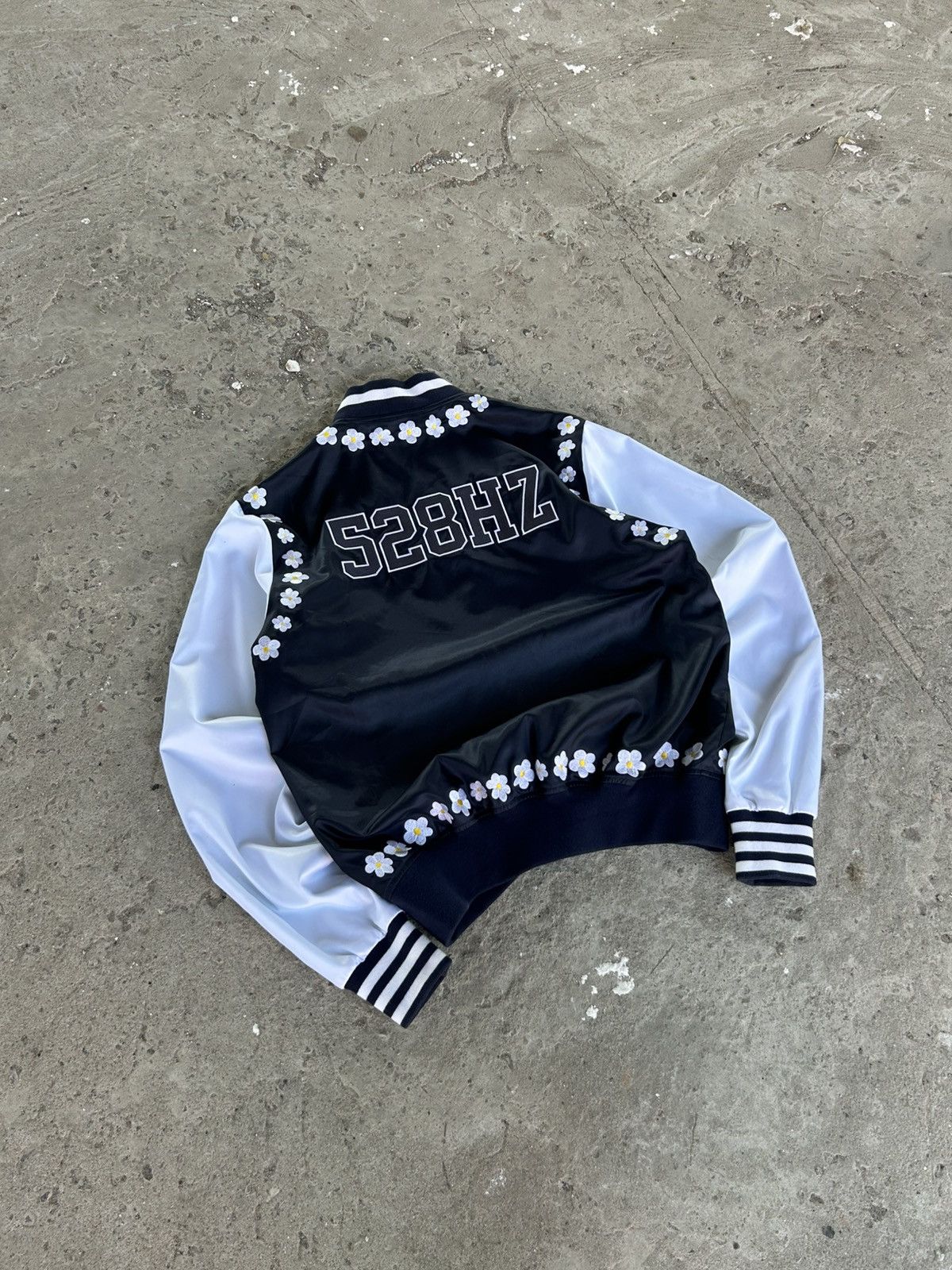 Human Made Adidas x Pharrell Williams Flowers 528Hz Buttom Track Jacket Size US M / EU 48-50 / 2 - 10 Thumbnail