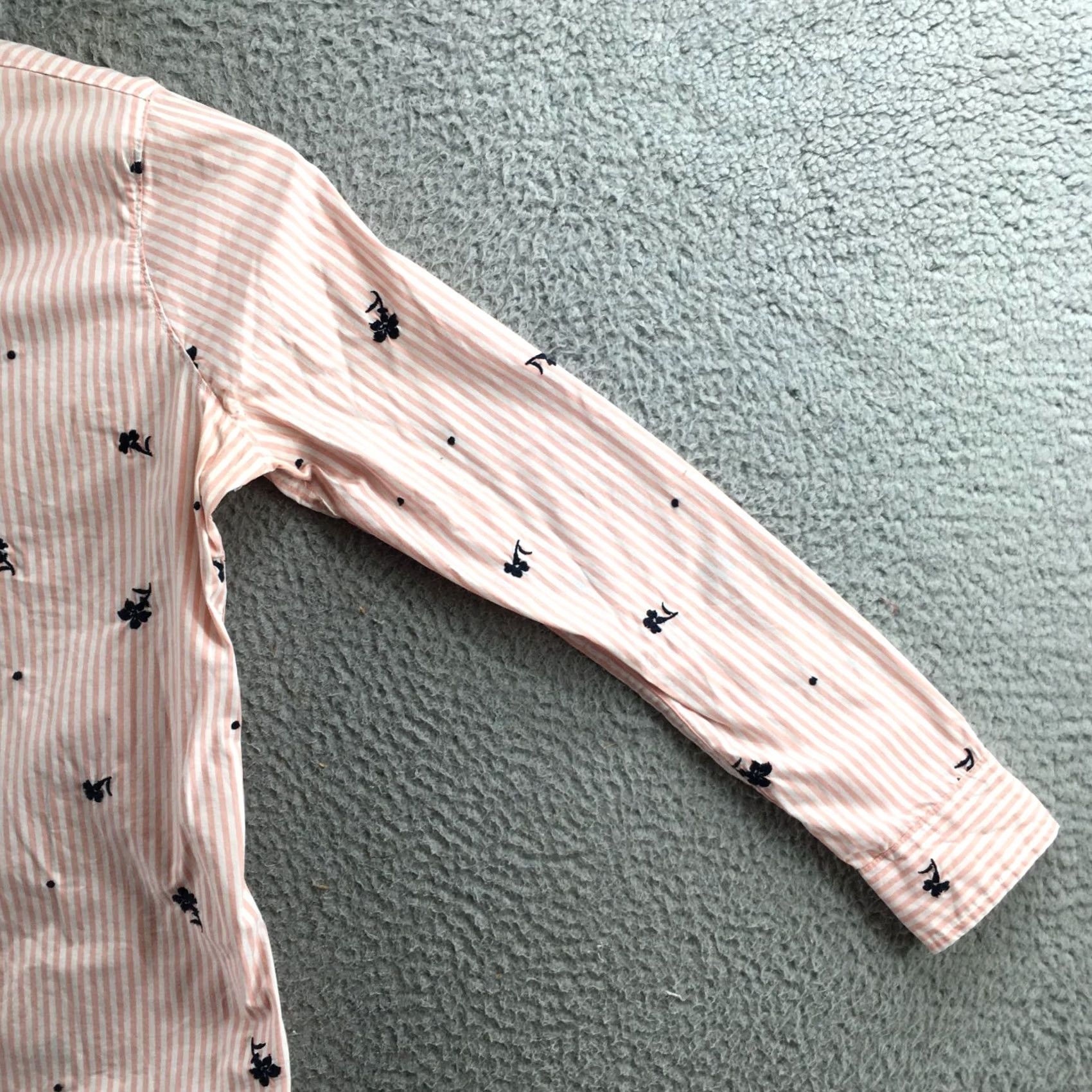 Abercrombie & Fitch Abercrombie & Fitch Shirt Womens M Pink White Button Down Embroidered Floral Size M / US 6-8 / IT 42-44 - 4 Thumbnail