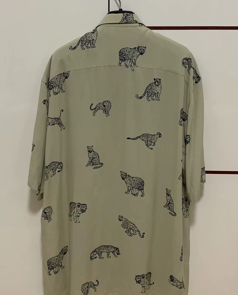 Celine Celine Tiger Print Short Sleeve Shirt Size US M / EU 48-50 / 2 - 2 Thumbnail