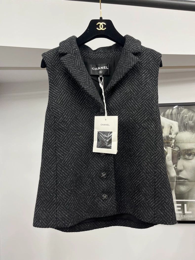 Chanel 24K gray twill wool suit vest