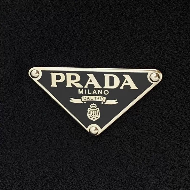 Prada Prada 22 styles of black triangle round-neck long-sleeved Size XS / US 0-2 / IT 36-38 - 5 Thumbnail