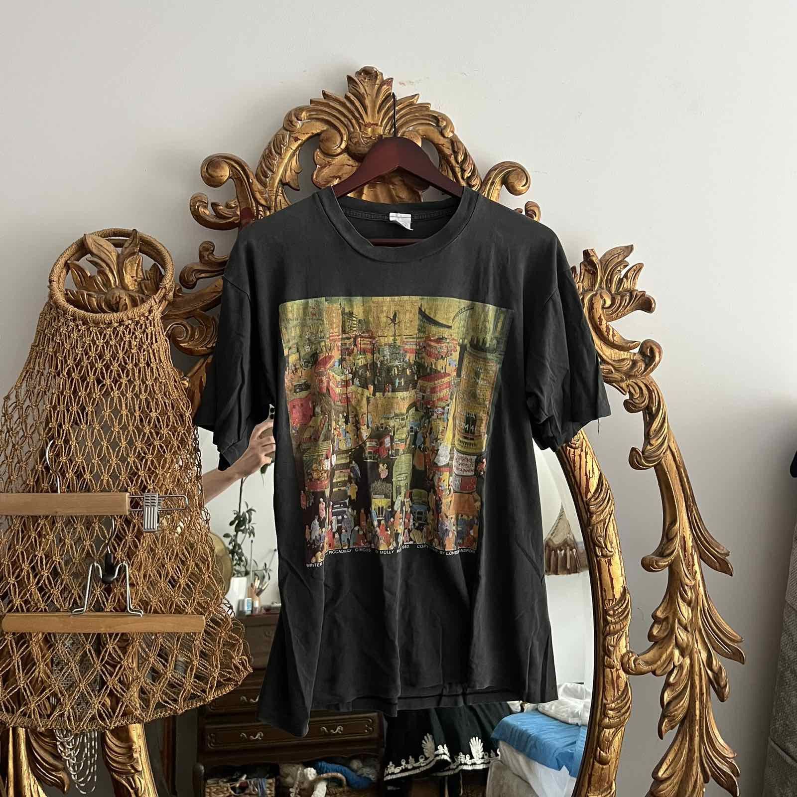 Vintage Vintage Winter London Piccadilly Circus Molly Moss T-Shirt Size US M / EU 48-50 / 2 - 1 Thumbnail
