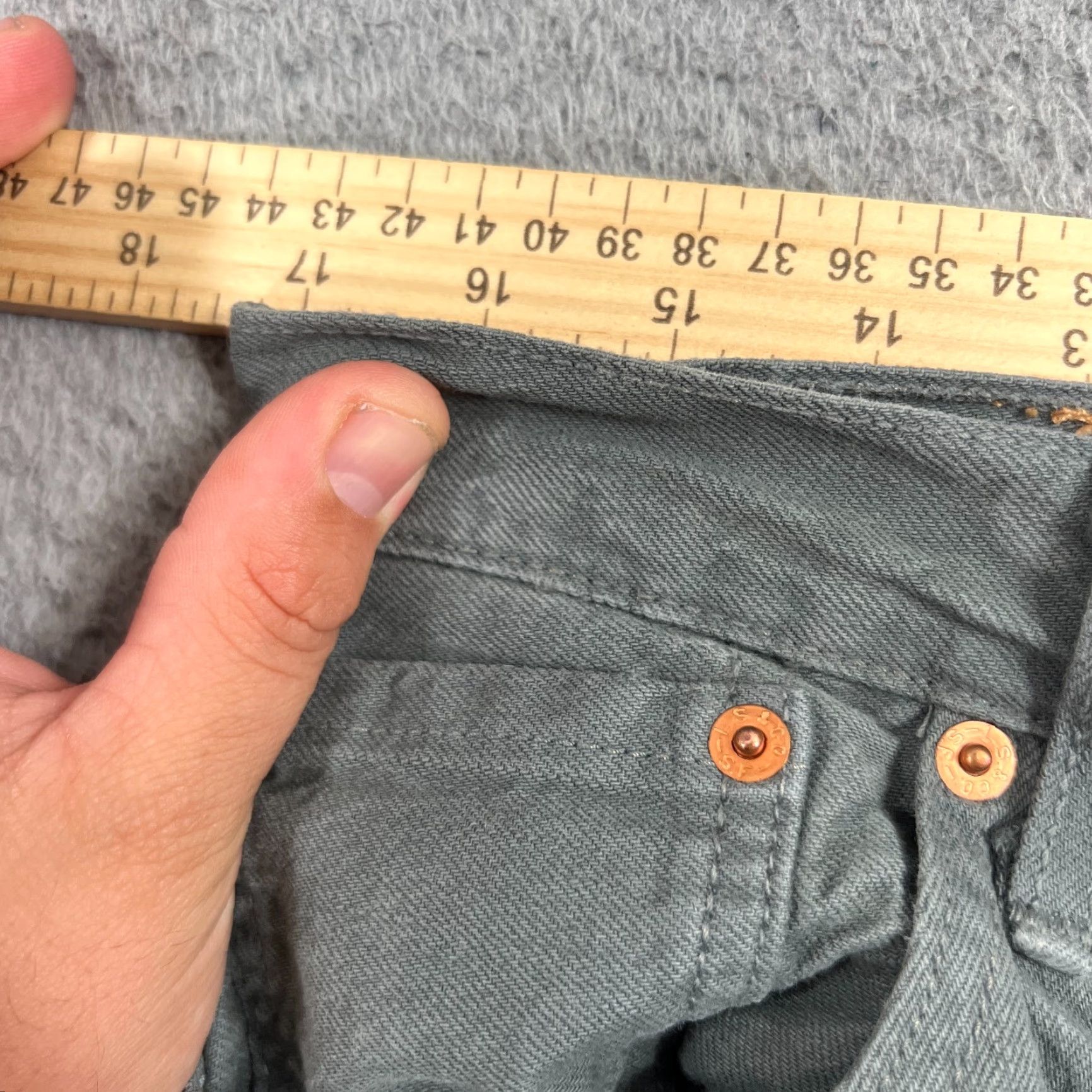 Levi's VINTAGE Levi's 501 Jeans Mens 33x34 Button Fly Dark Green Straight Fit Size US 33 - 5 Thumbnail