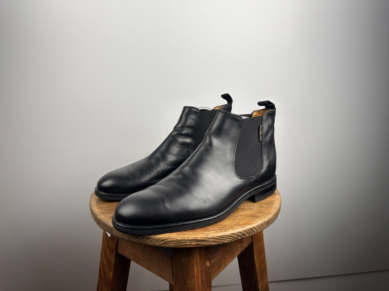 Russell & Bromley Russell & Bromley Black Leather Chelsea Boots Shoes 42 1/2 Size US 9.5 / EU 42-43 - 2 Thumbnail