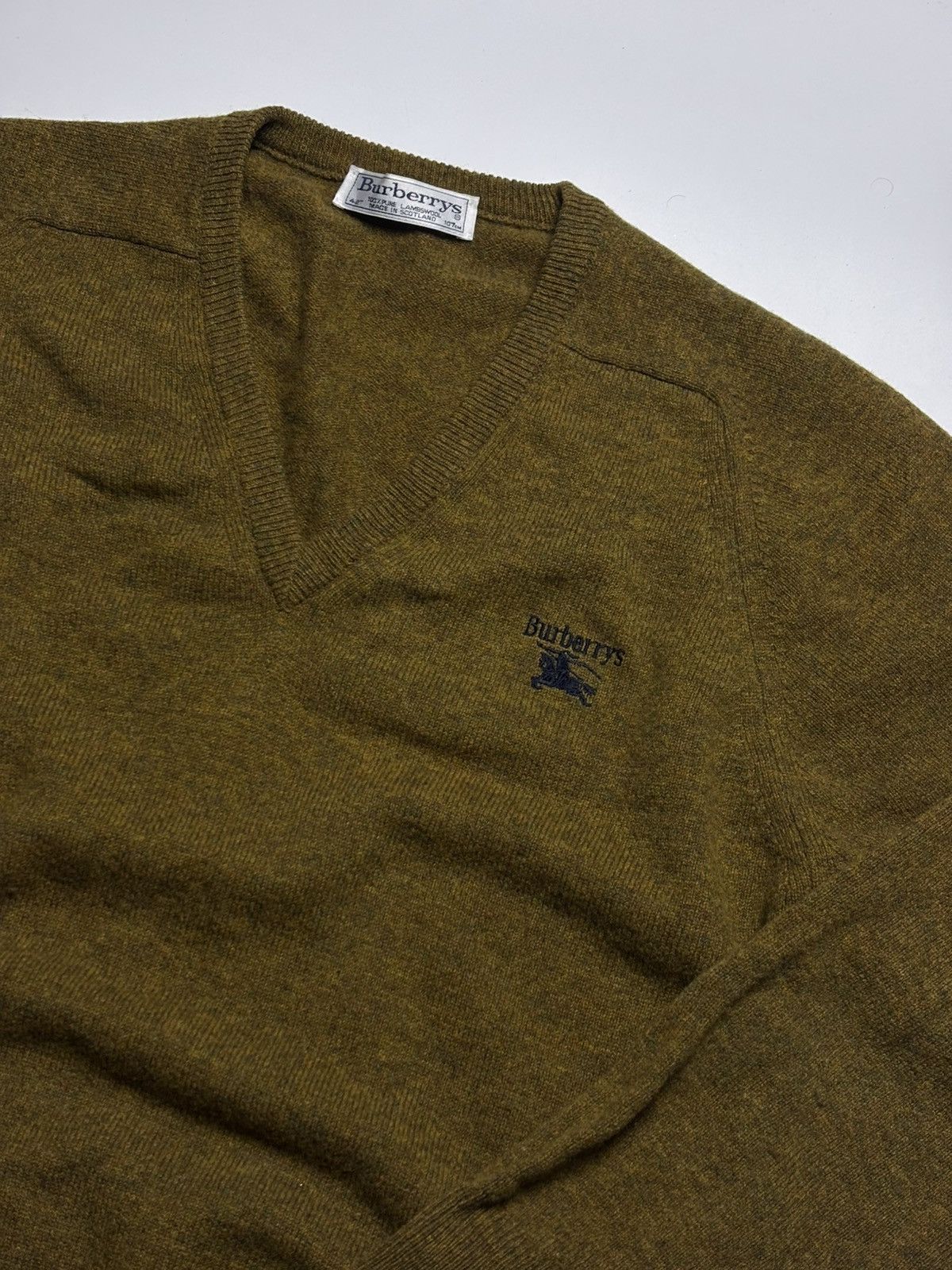 Burberry Burberrys vibtage v-neck sweater 90’s old money style Size US M / EU 48-50 / 2 - 5 Thumbnail