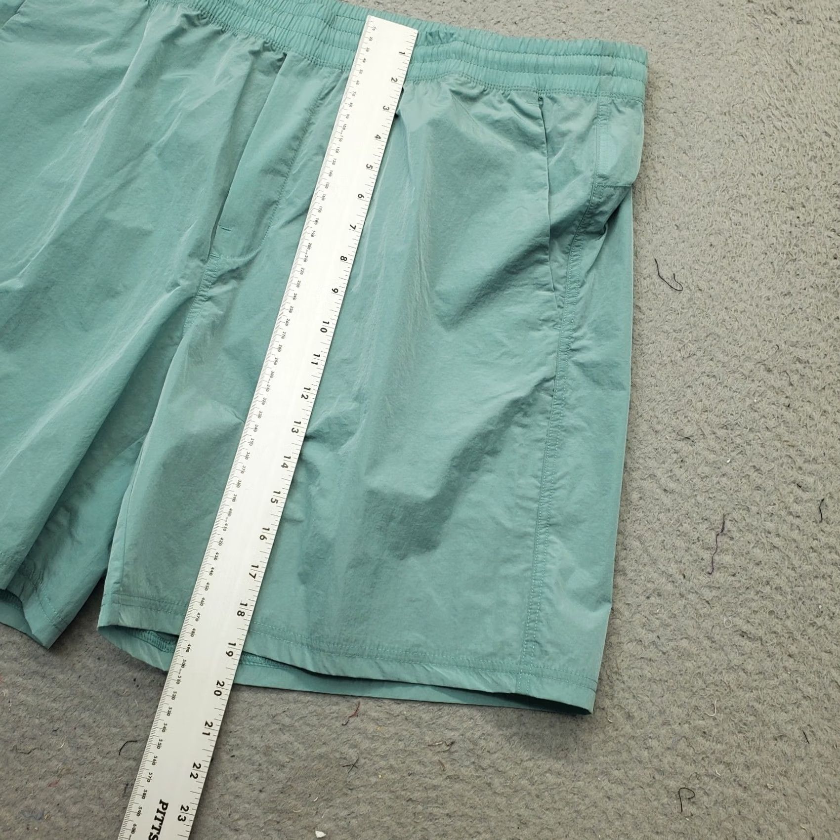Vintage VRST Mens XXL Green All-in Shorts Athletic Pockets Zipper Pocket 7.25 Inseam Unlined Casual Activewear Long name Size US 39 - 4 Thumbnail