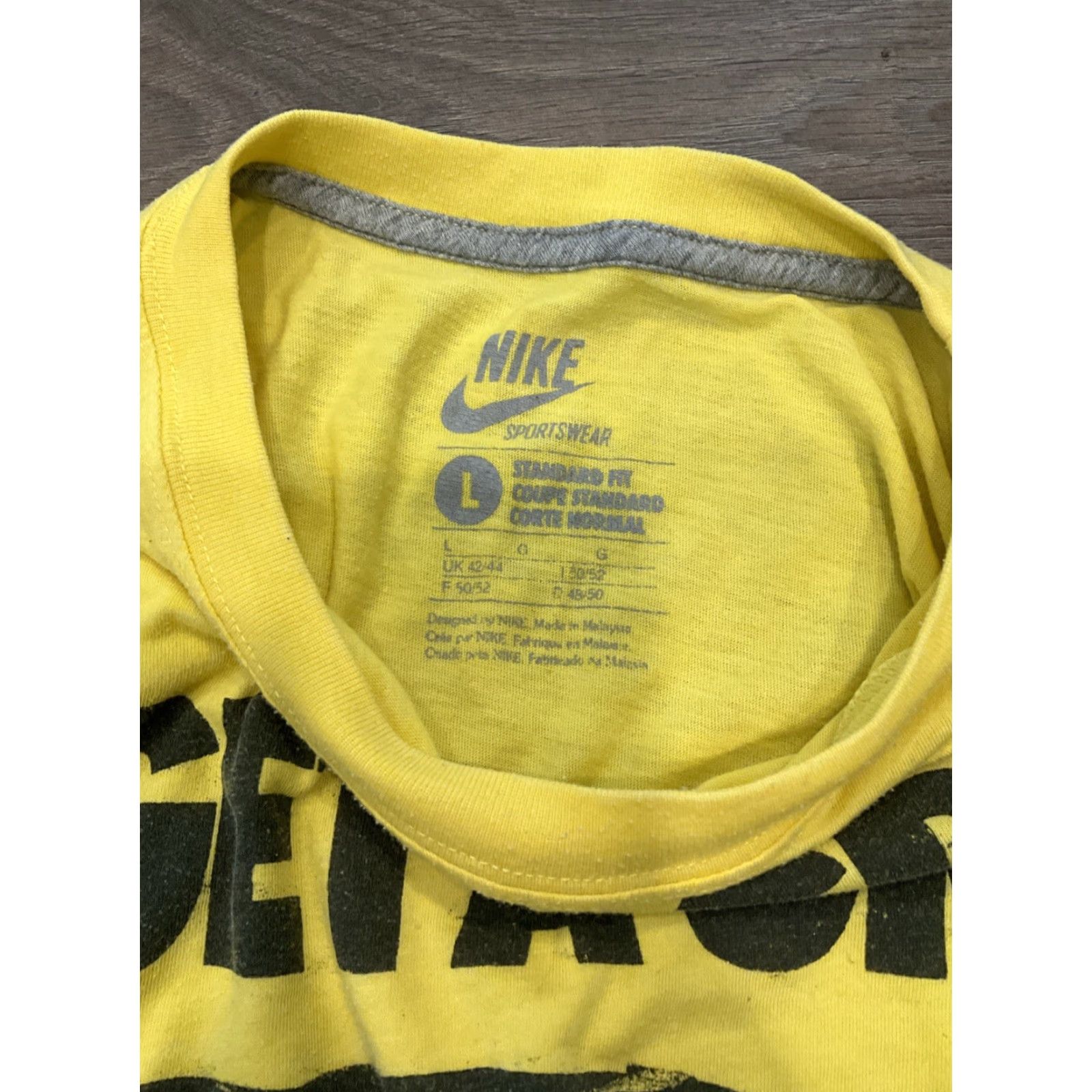 Nike VINTAGE Nike Athletics Get a grip T-shirt Big Print Yellow L Mens Crew Neck Long Sleeve Graphic Print 90s Vintage Nike Athletic Shirt Size US L / EU 52-54 / 3 - 5 Thumbnail