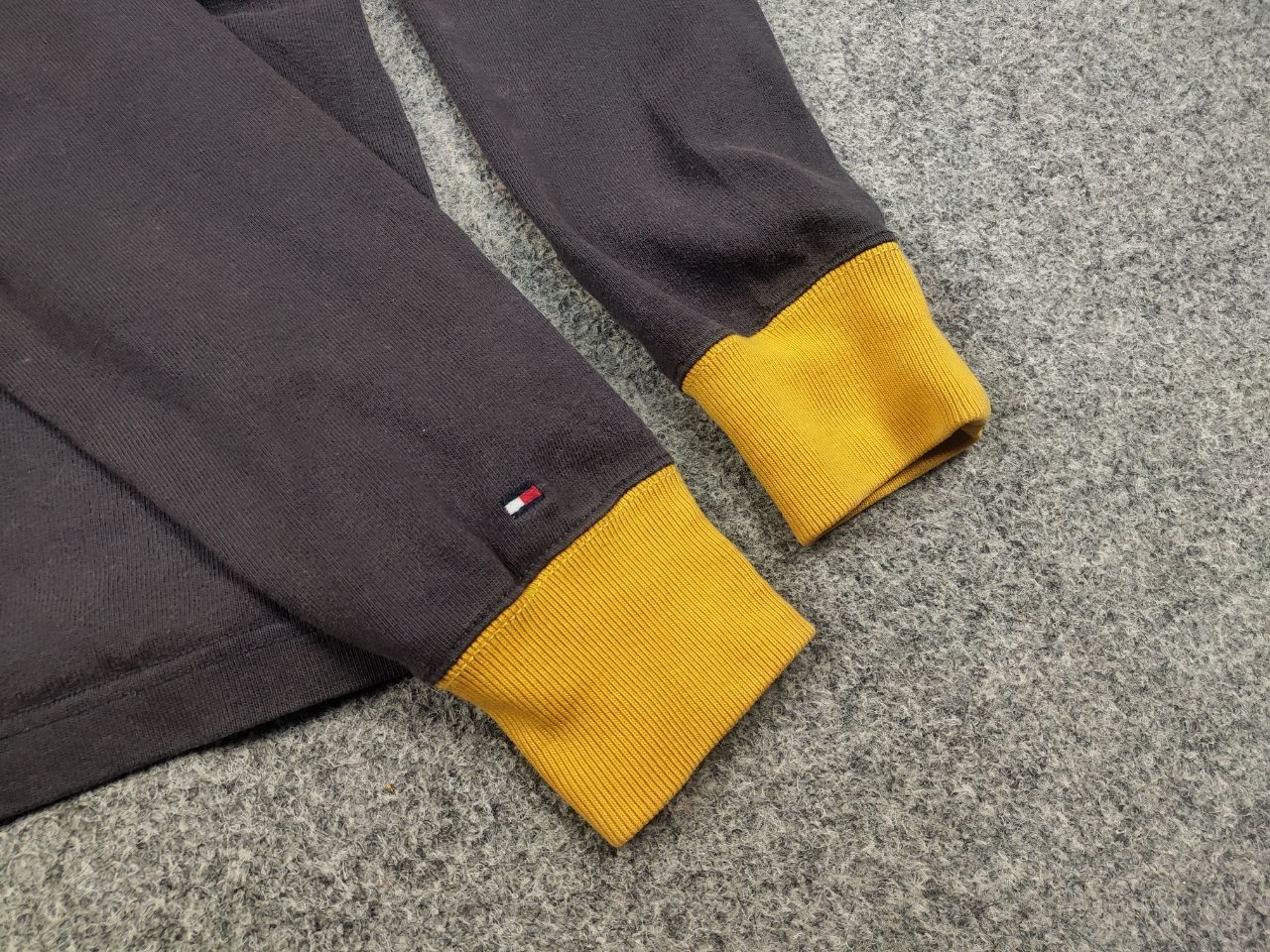 Other Vintage 90's Tommy Hilfiger rugby Shirt Polo Long Sleeve Size US L / EU 52-54 / 3 - 13 Thumbnail
