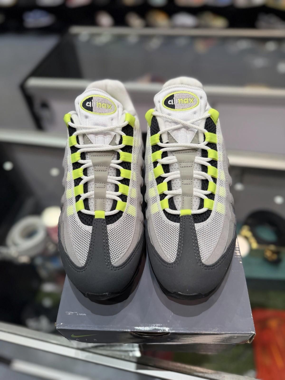 Nike Size 8 - Nike Air Max 95 OG 2025/2026 Neon (HM4740 001) Size US 8 / EU 41 - 4 Thumbnail