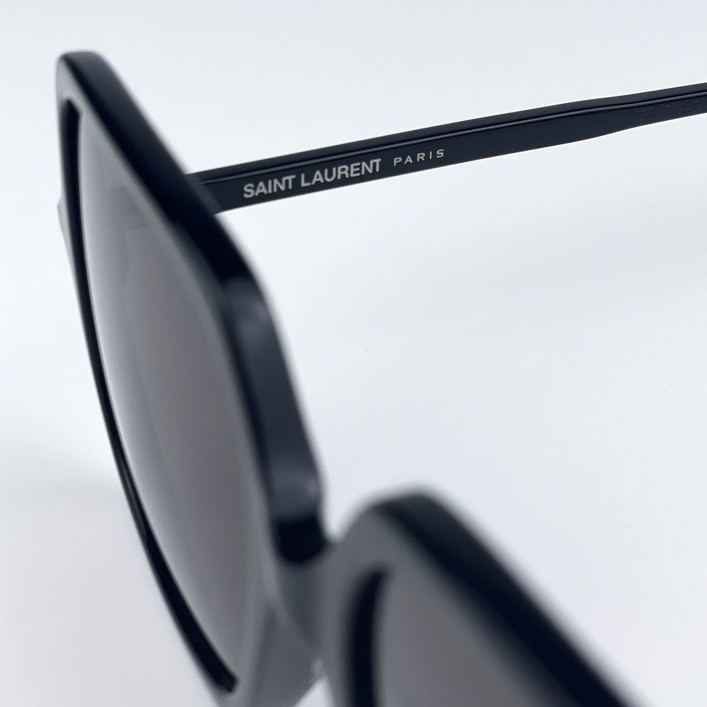 Yves Saint Laurent NEW Saint Laurent SL591 001 Square Oversized Sunglasses Size ONE SIZE - 7 Thumbnail