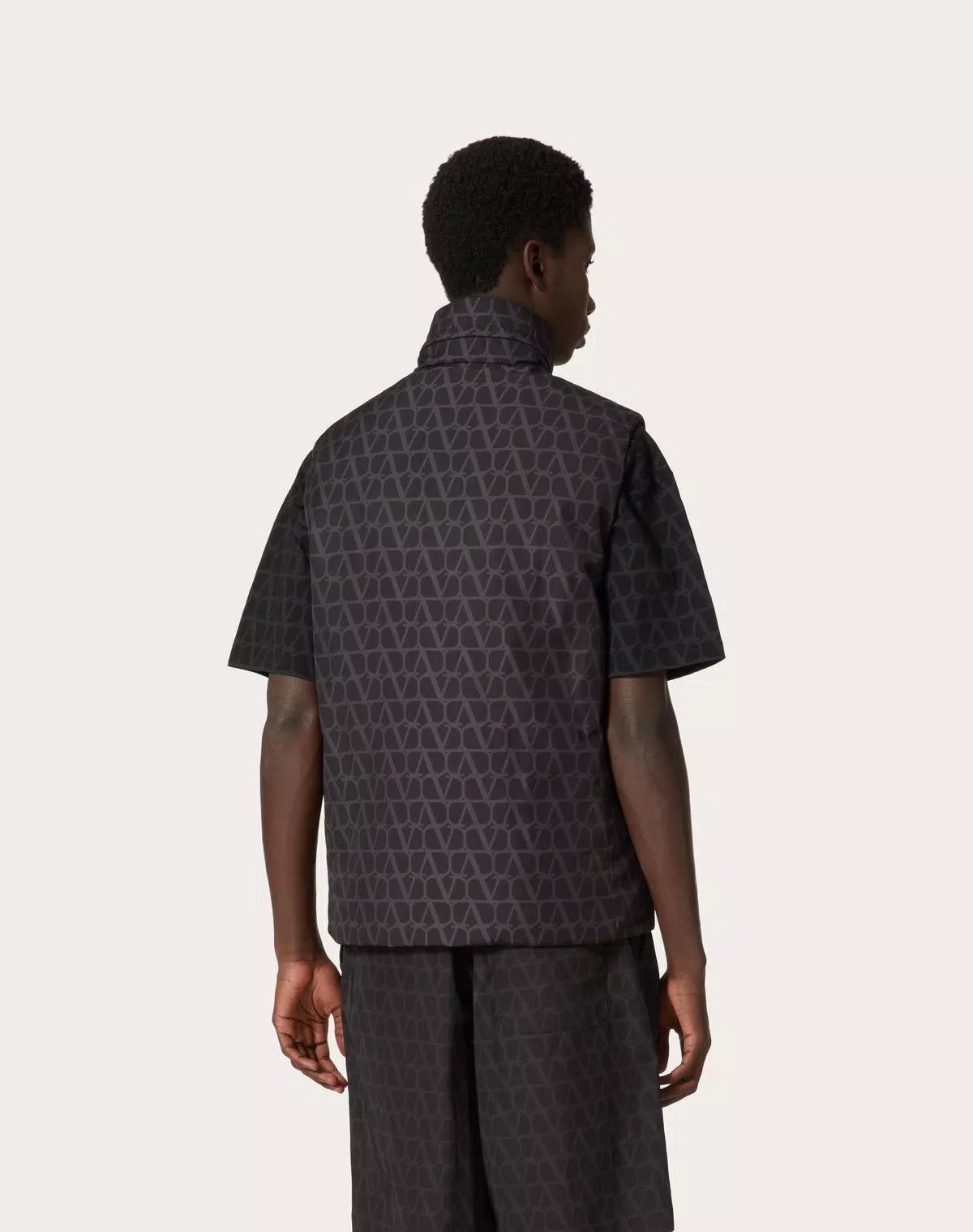Valentino oc11z0725 Nylon Vest With Toile Iconographe Print in Black Size US M / EU 48-50 / 2 - 6 Thumbnail