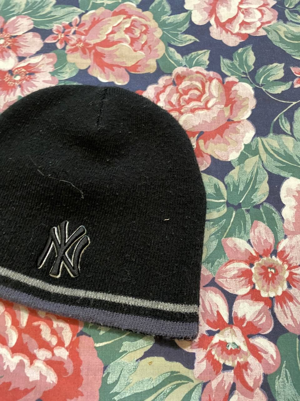 New York Yankees Vintage New York Yankees Y2K Logo Beanie Hat Size ONE SIZE - 5 Thumbnail
