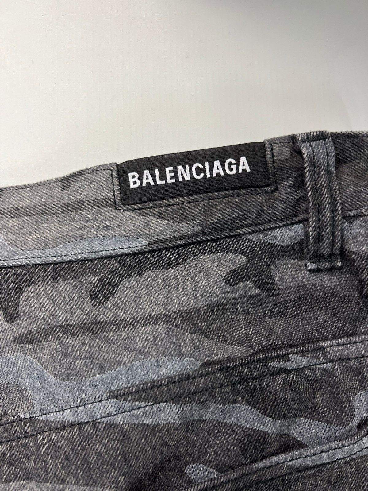 Balenciaga BALENCIAGA BAGGY CAMO JEANS SZ:W31 Size US 31 - 4 Thumbnail