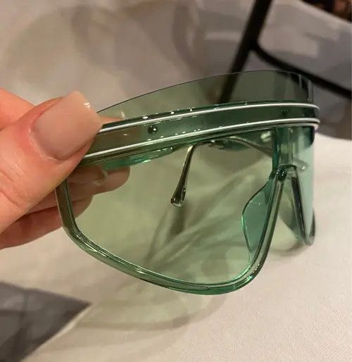 Other Trendy Fashion Oversized Shield Frame Sunglasses Size ONE SIZE - 2 Thumbnail