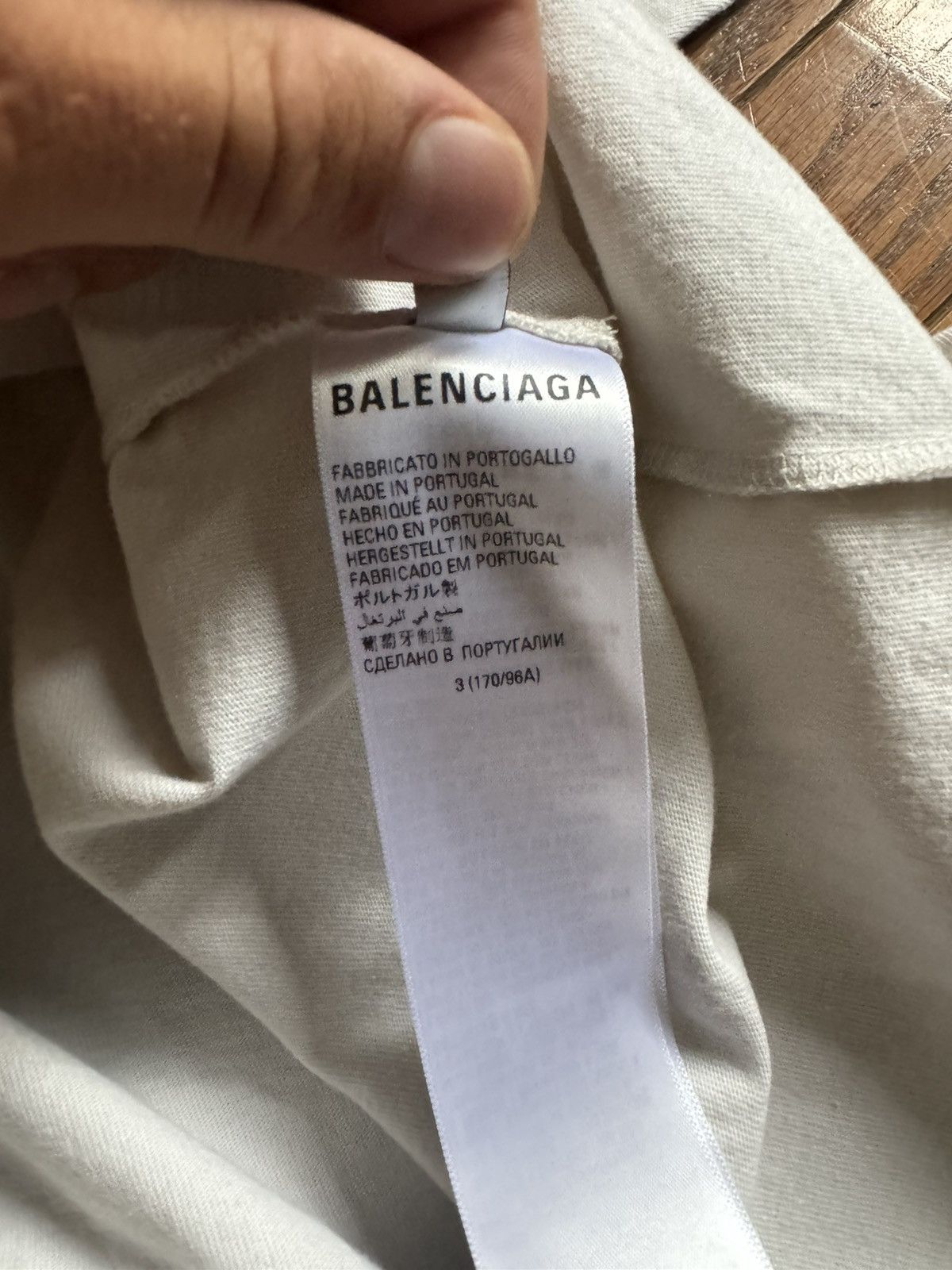 Balenciaga BALENCIAGA 22AW Be different embroidery T-shirt Size US L / EU 52-54 / 3 - 9 Thumbnail