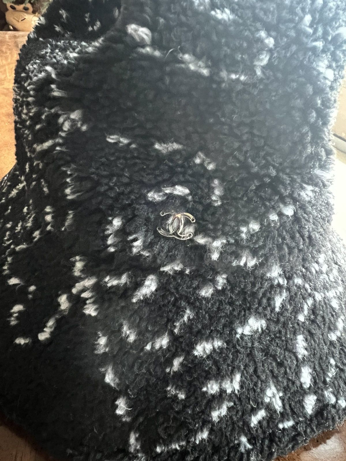 Chanel Chanel Authentic Faux Fur Chloche BNWT SZ 56 Iconic CC Logo Size ONE SIZE - 4 Thumbnail