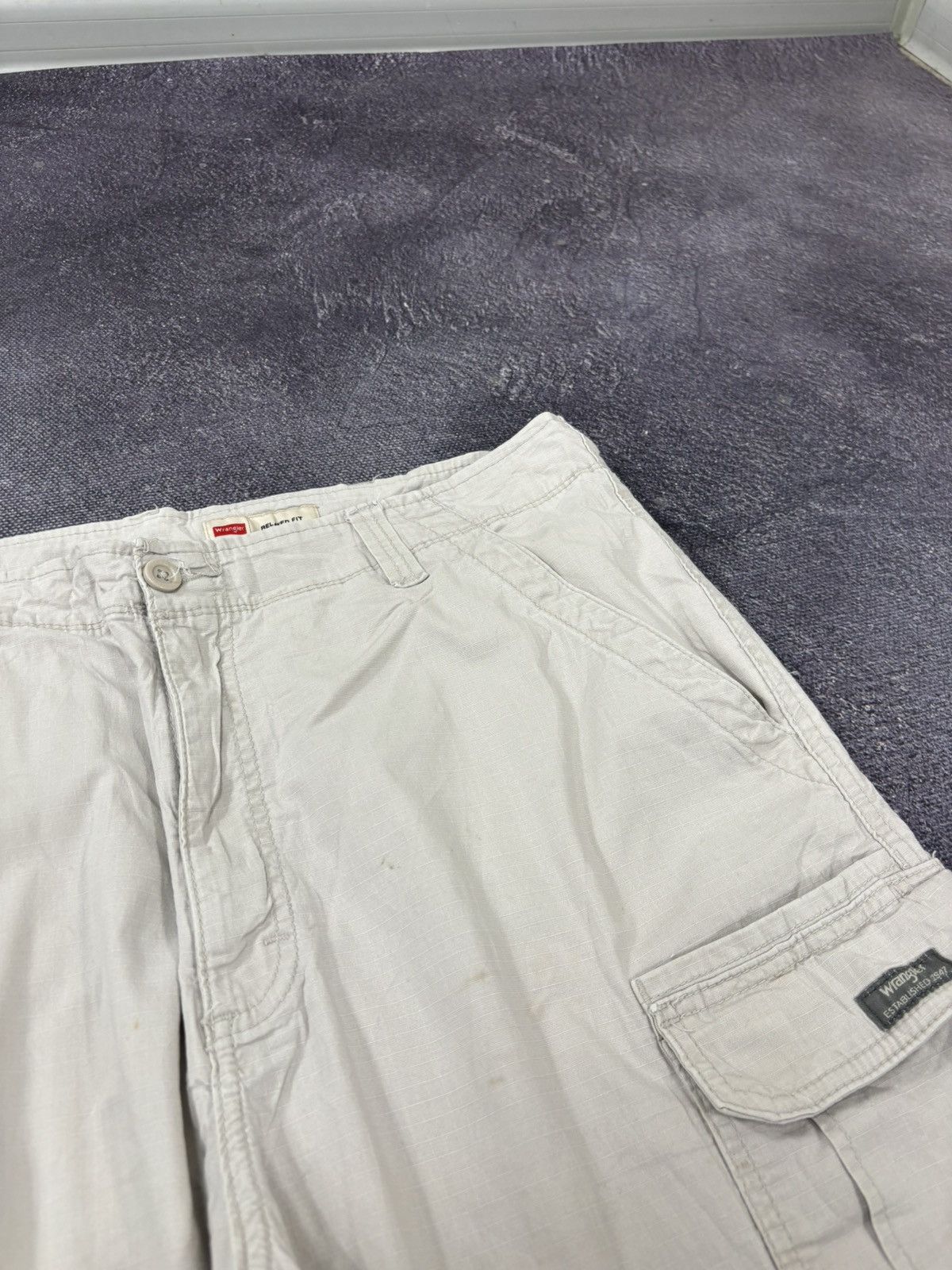 Wrangler Vintage Wrangler Relaxed Fit Hype Beige Utility Cargo Shorts Size US 38 / EU 54 - 5 Thumbnail