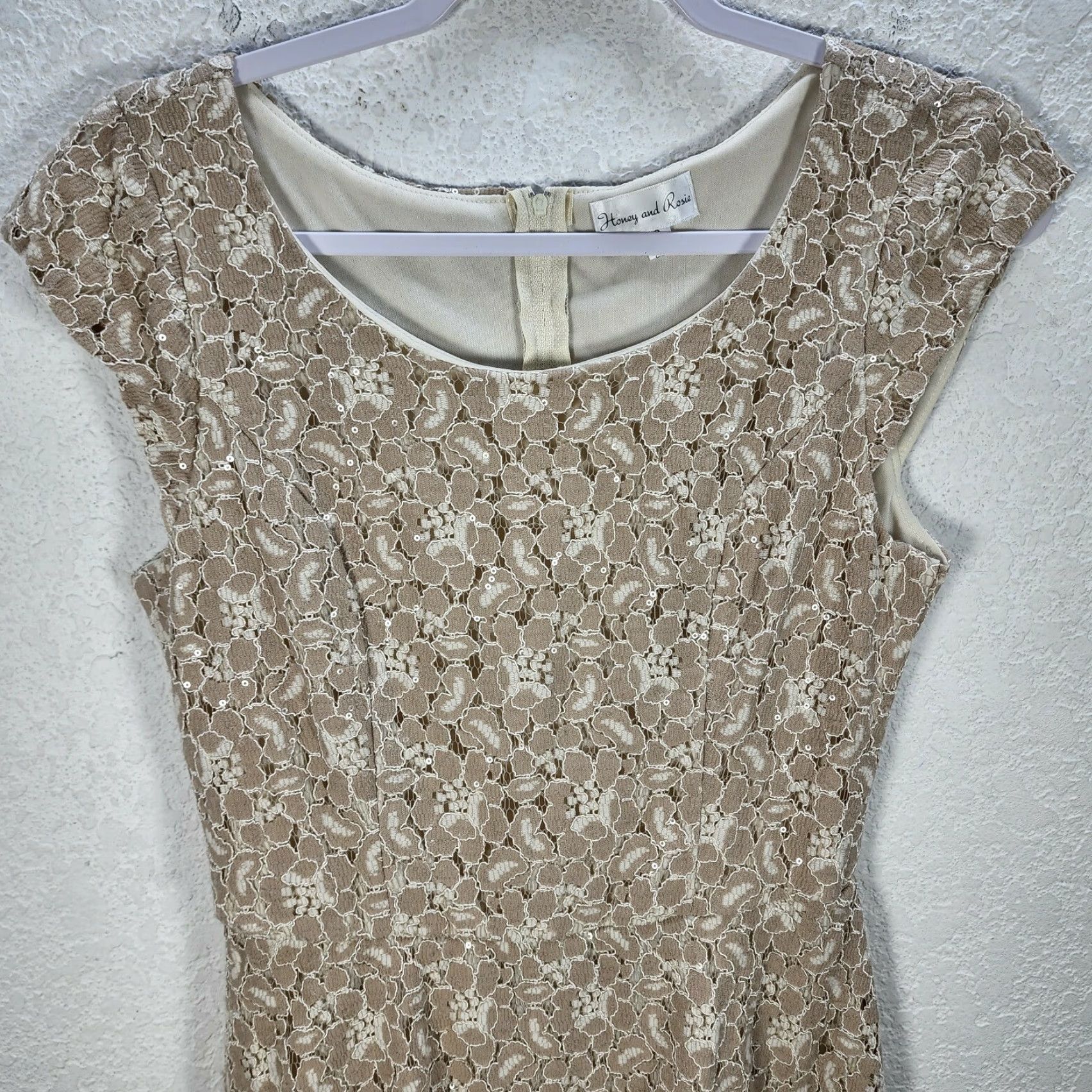 Vintage Honey and Rosie Beige Short Sleeve Flared Lace Floral Dress Lined Sz 9 Womens Cap Sleeve Casual Party/Cocktail Wedding 9 Beige Floral Lace Dress Size 30" / US 8 / IT 44 - 3 Thumbnail