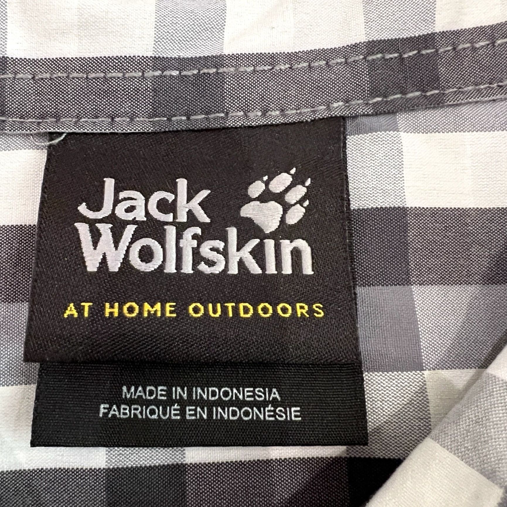 Jack Wolfskin Jack Wolfskin Mens Outdoor Shirt Regular Check Short Sleeve L Gray Button-Up Pocket Zipper All Seasons Casual Size US L / EU 52-54 / 3 - 4 Thumbnail