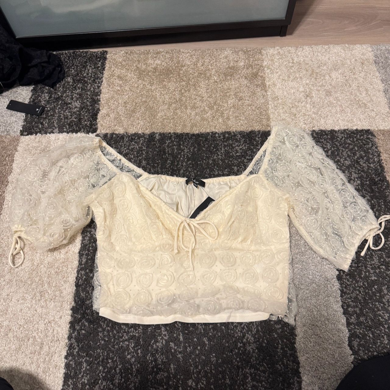 PRINCESS POLLY NWT Lulus White Puff Sleeve Rosette Top Size XL / US 12-14 / IT 48-50 - 3 Thumbnail