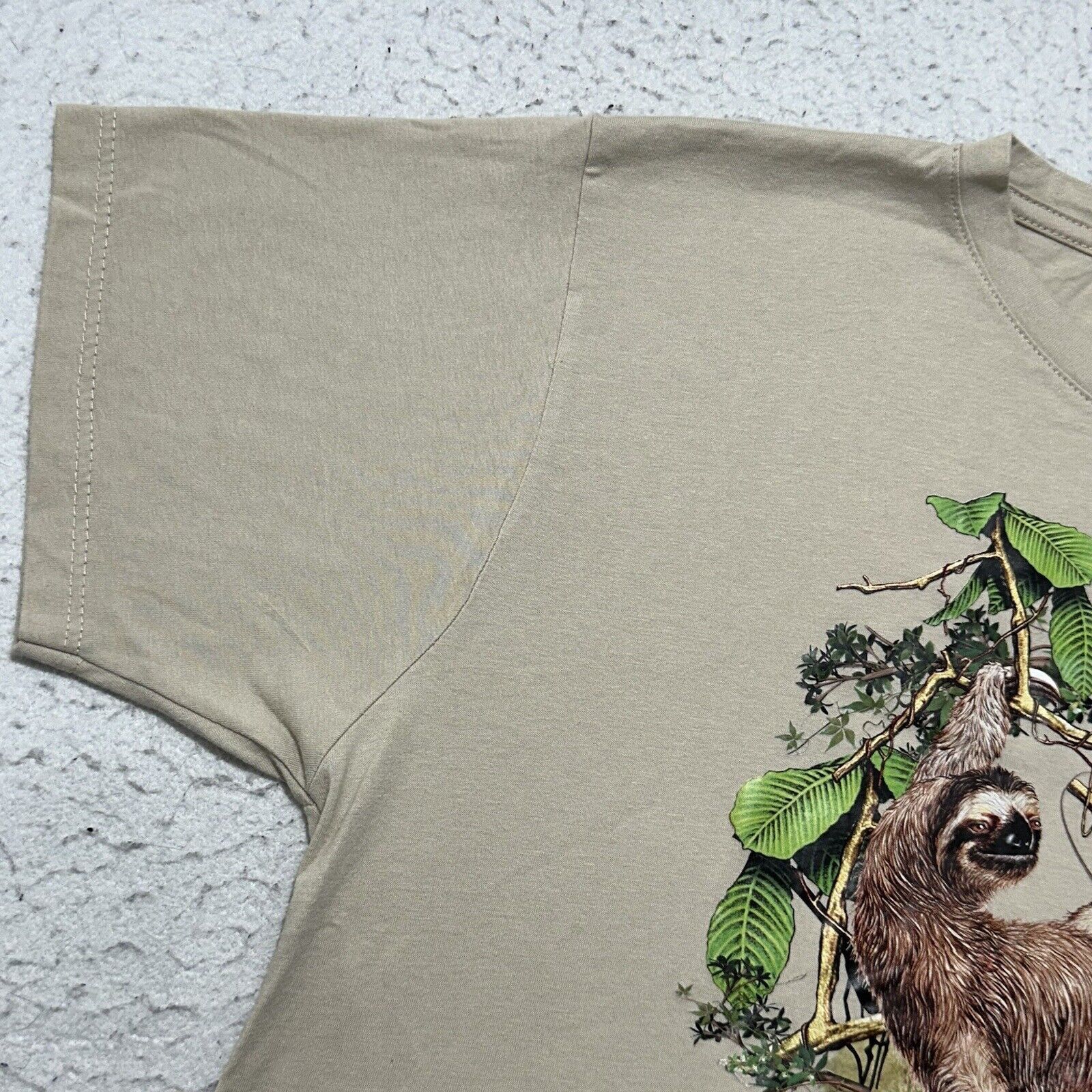 Other Costa Rica Pura Vida Large Sloth Beige Graphic T Shirt Size US L / EU 52-54 / 3 - 5 Thumbnail