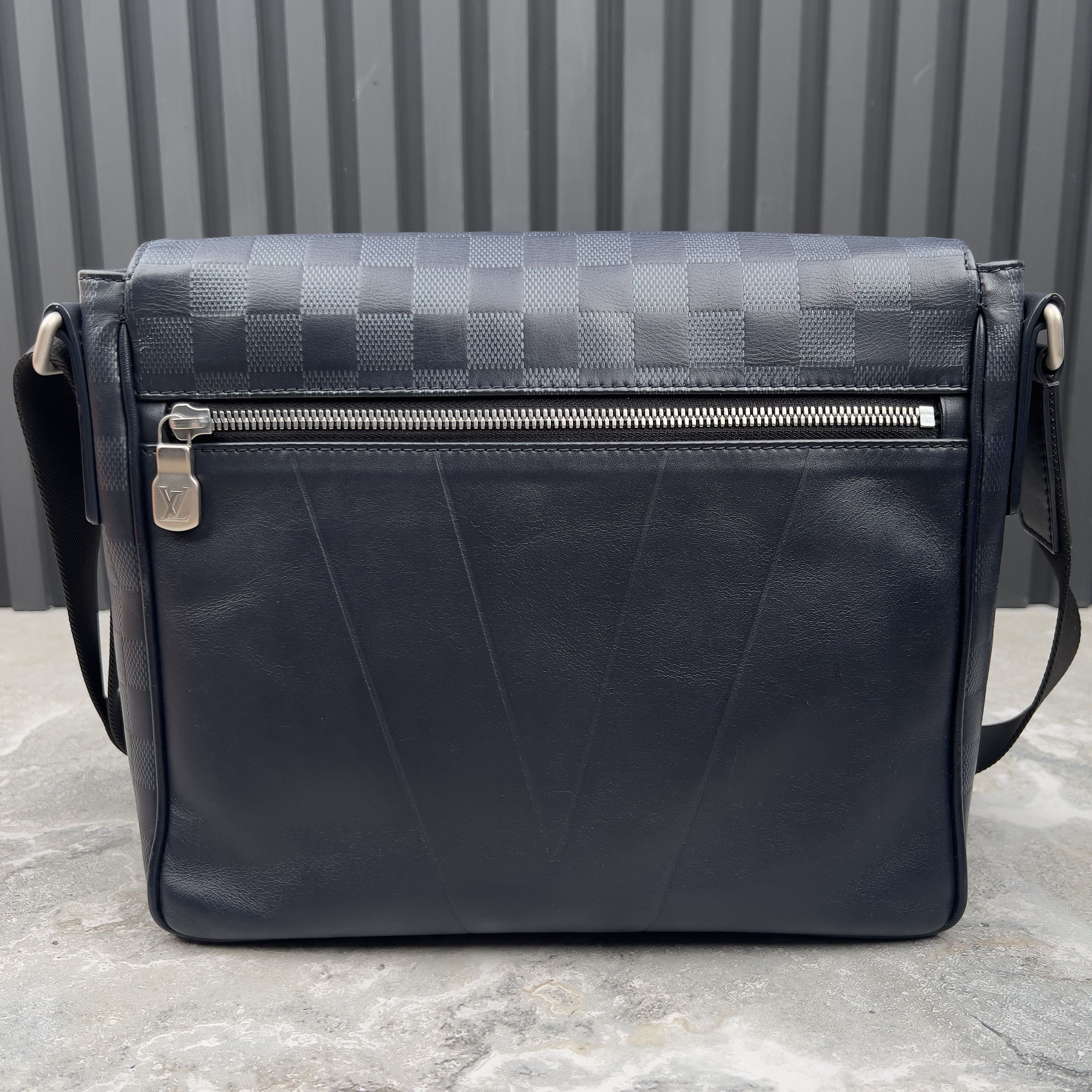 Louis Vuitton Louis Vuitton Damier Infini District Crossbody Messenger Bag Size ONE SIZE - 3 Thumbnail