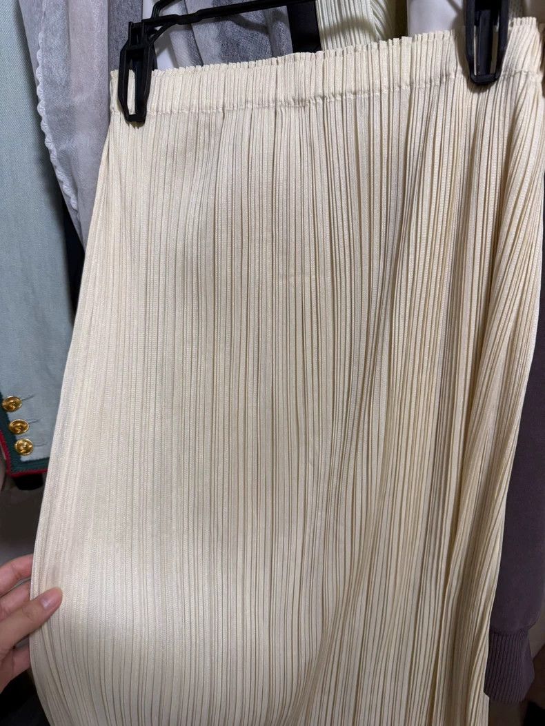 Issey Miyake issey miyake size:4 A light yellow pleated skirt Size 42" / US 20 - 4 Thumbnail