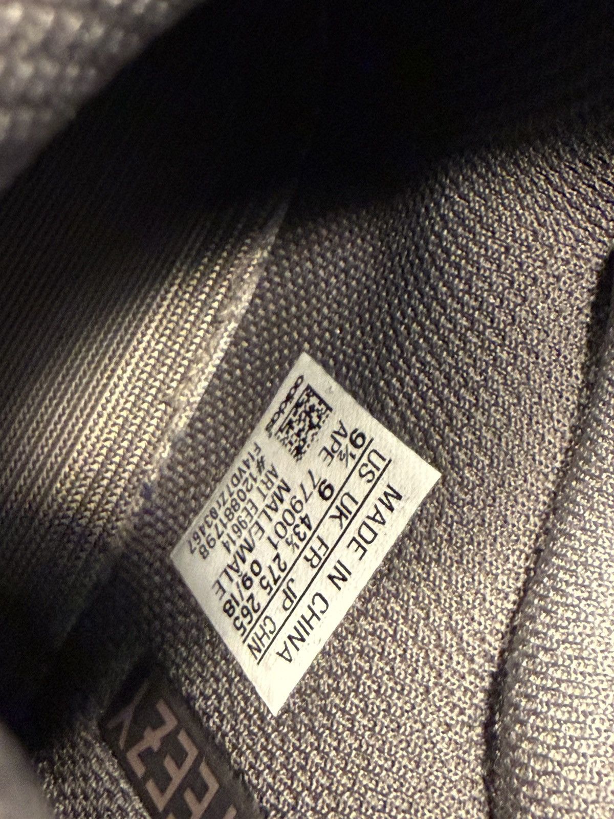 Adidas Yeezy Boost 700 Mauve Size US 9.5 / EU 42-43 - 7 Thumbnail