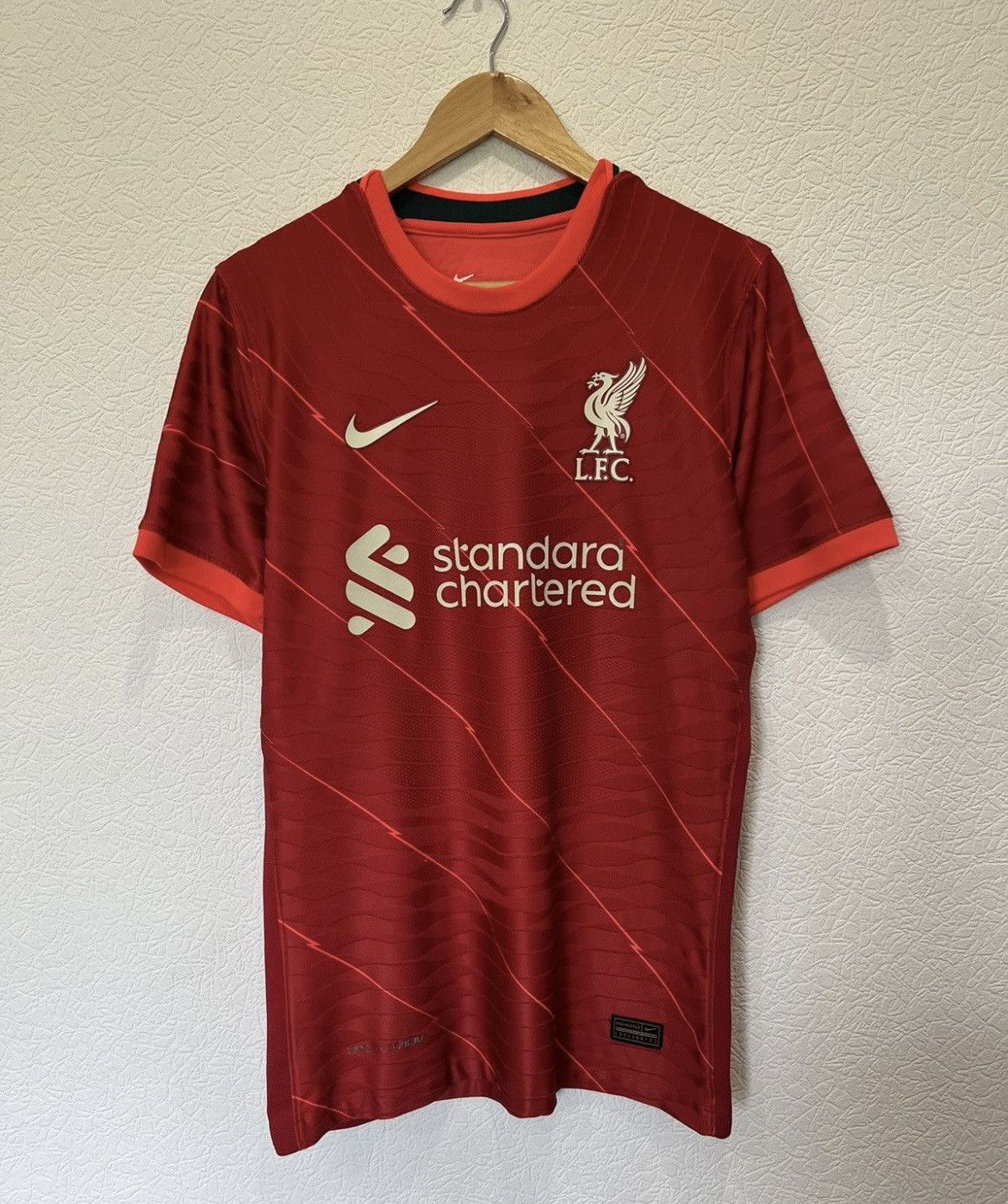 Nike LIVERPOOL NIKE 2021/2022 HOME KIT SOCCER JERSEY FOOTBALL Size US M / EU 48-50 / 2 - 1 Thumbnail