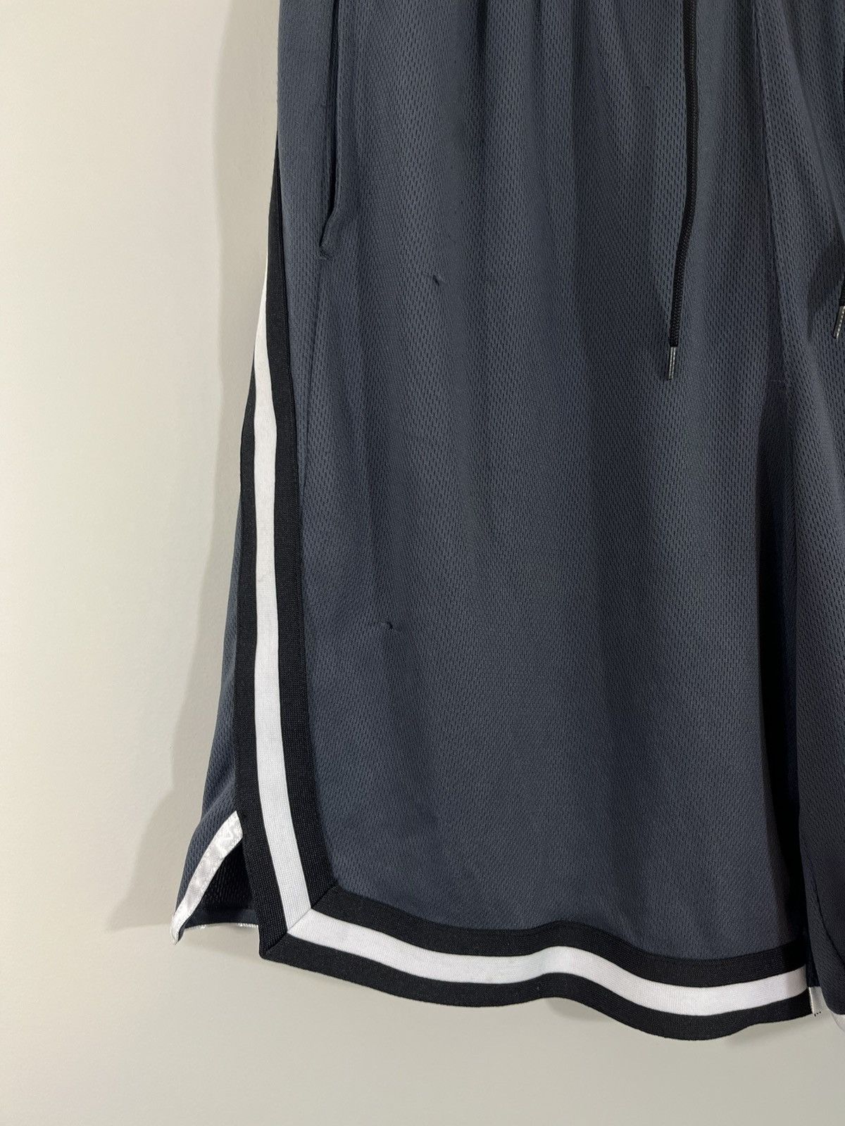 Vintage Vintage AND1 Distressed Y2K Basketball Shorts Size XL Size US 36 / EU 52 - 9 Thumbnail
