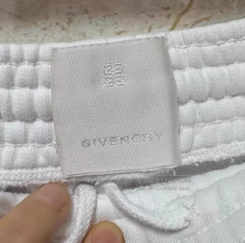 Givenchy Givenchy Size L Shorts with embroidered hearts Size US 27 - 3 Thumbnail