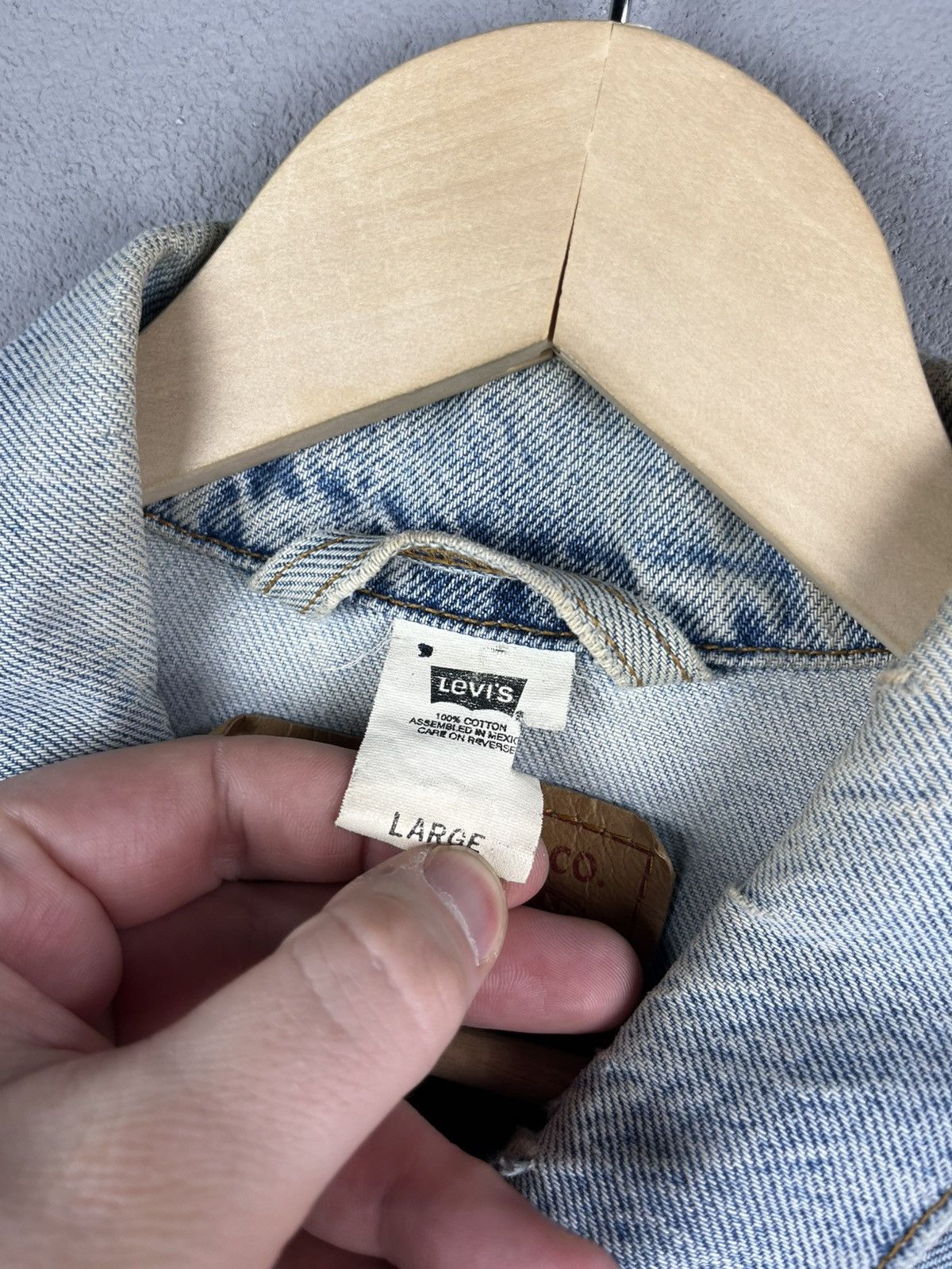 Levi's Levis distressed denim jacket vintage Size US L / EU 52-54 / 3 - 10 Thumbnail