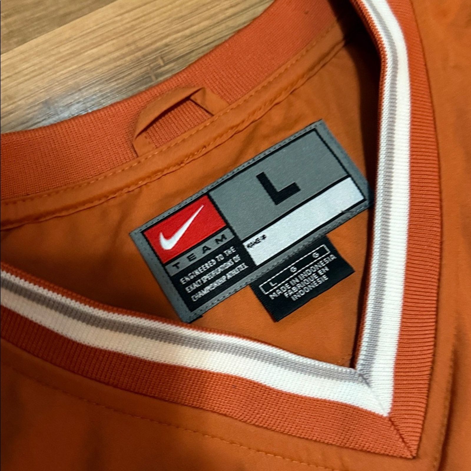 Nike Y2K Nike Team Texas Center Swoosh Windbreaker Crewneck Size US L / EU 52-54 / 3 - 7 Thumbnail